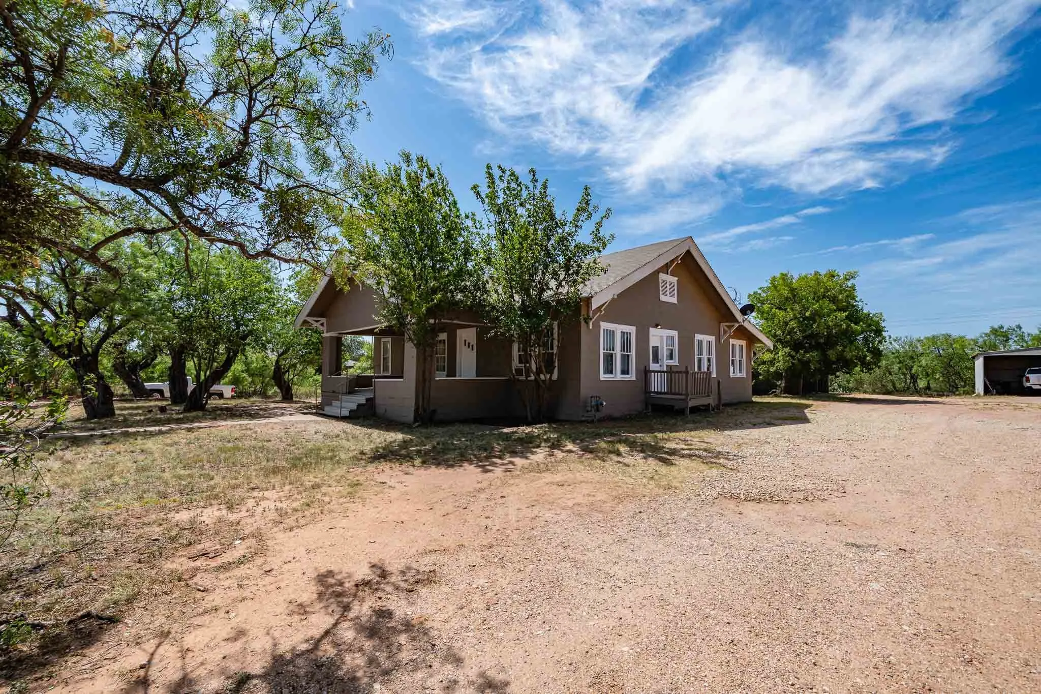 Single Family Residence For Sale in Jones County , 720 E Mcharg Street, Stamford, Texas 79553, 4 Bedroom, 2 Bathroom, Garage spaces, 2,024 Sqft, built in 1930, mls#21334134, Real Estate Agent in Stamford, Homes For Sale in Jones county, Homes For Sale in Stamford, Realtor in Stamford Texas, Real Estate Brokerage Independent Realty Texas, Luminita Cordes Realtor