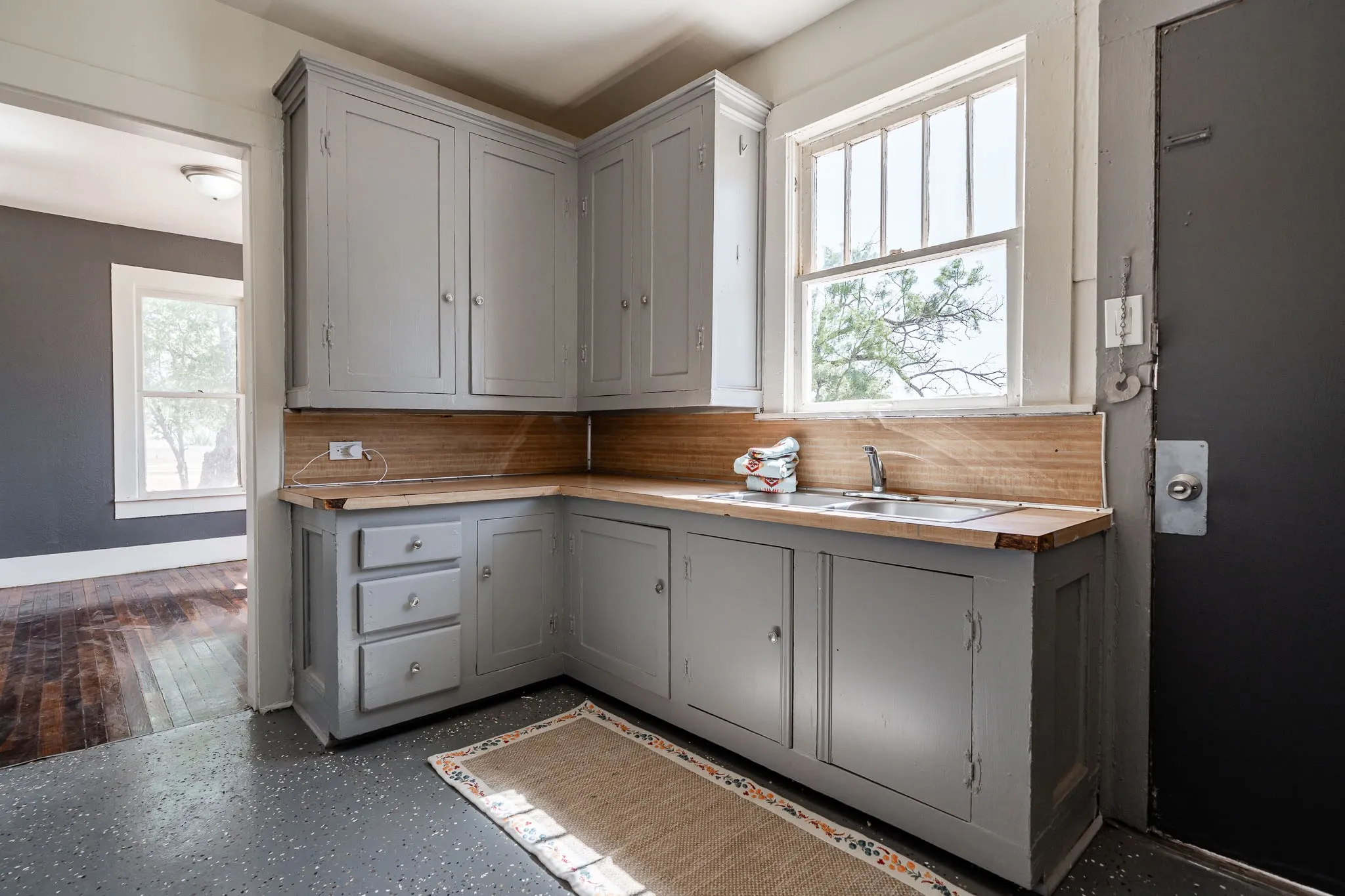 Single Family Residence For Sale in Jones County , 720 E Mcharg Street, Stamford, Texas 79553, 4 Bedroom, 2 Bathroom, Garage spaces, 2,024 Sqft, built in 1930, mls#21334134, Real Estate Agent in Stamford, Homes For Sale in Jones county, Homes For Sale in Stamford, Realtor in Stamford Texas, Real Estate Brokerage Independent Realty Texas, Luminita Cordes Realtor