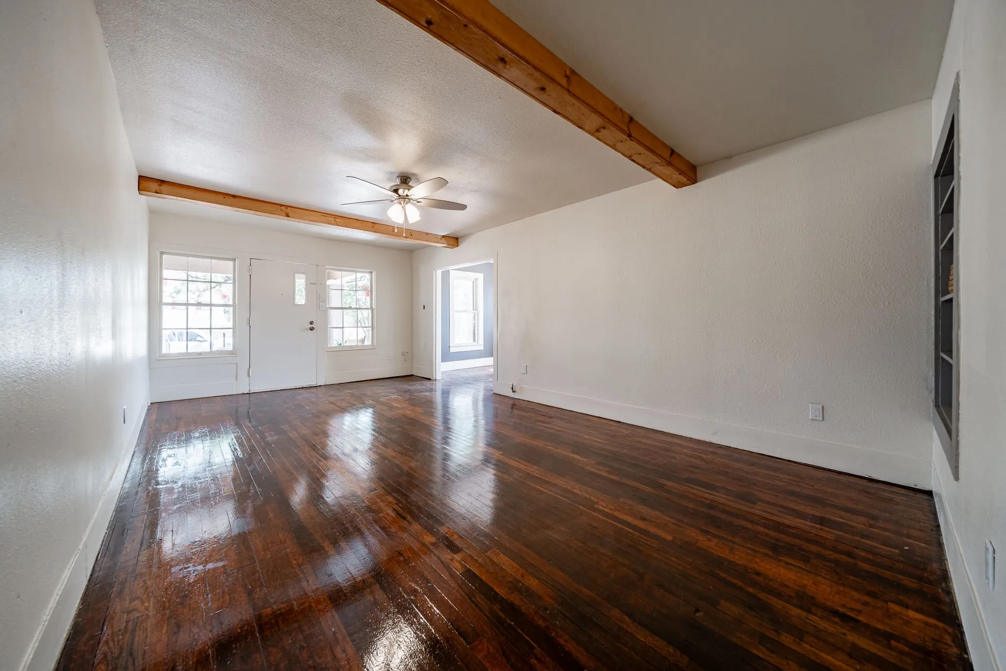 Single Family Residence For Sale in Jones County , 720 E Mcharg Street, Stamford, Texas 79553, 4 Bedroom, 2 Bathroom, Garage spaces, 2,024 Sqft, built in 1930, mls#21334134, Real Estate Agent in Stamford, Homes For Sale in Jones county, Homes For Sale in Stamford, Realtor in Stamford Texas, Real Estate Brokerage Independent Realty Texas, Luminita Cordes Realtor