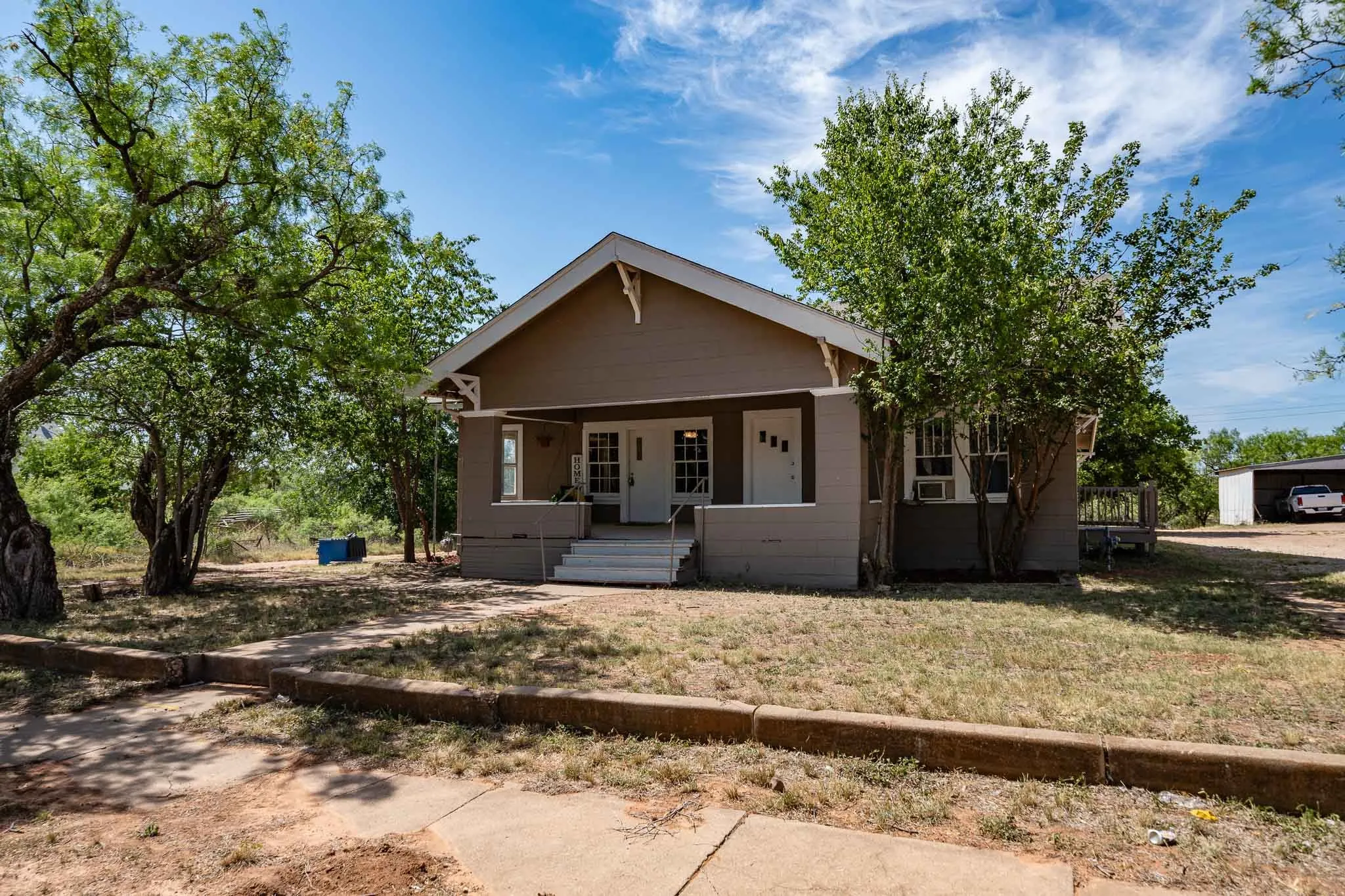 Single Family Residence For Sale in Jones County , 720 E Mcharg Street, Stamford, Texas 79553, 4 Bedroom, 2 Bathroom, Garage spaces, 2,024 Sqft, built in 1930, mls#21334134, Real Estate Agent in Stamford, Homes For Sale in Jones county, Homes For Sale in Stamford, Realtor in Stamford Texas, Real Estate Brokerage Independent Realty Texas, Luminita Cordes Realtor