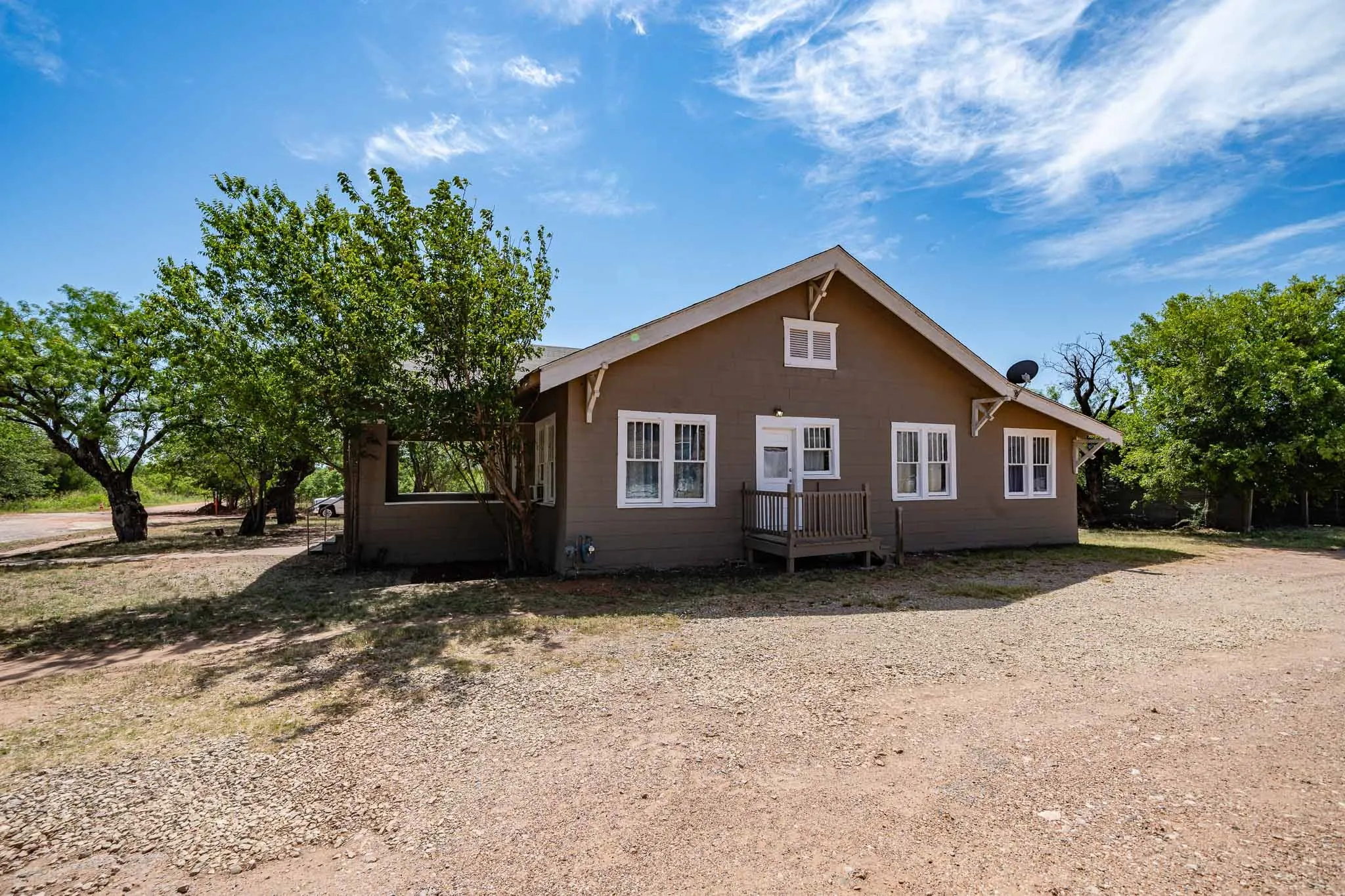 Single Family Residence For Sale in Jones County , 720 E Mcharg Street, Stamford, Texas 79553, 4 Bedroom, 2 Bathroom, Garage spaces, 2,024 Sqft, built in 1930, mls#21334134, Real Estate Agent in Stamford, Homes For Sale in Jones county, Homes For Sale in Stamford, Realtor in Stamford Texas, Real Estate Brokerage Independent Realty Texas, Luminita Cordes Realtor