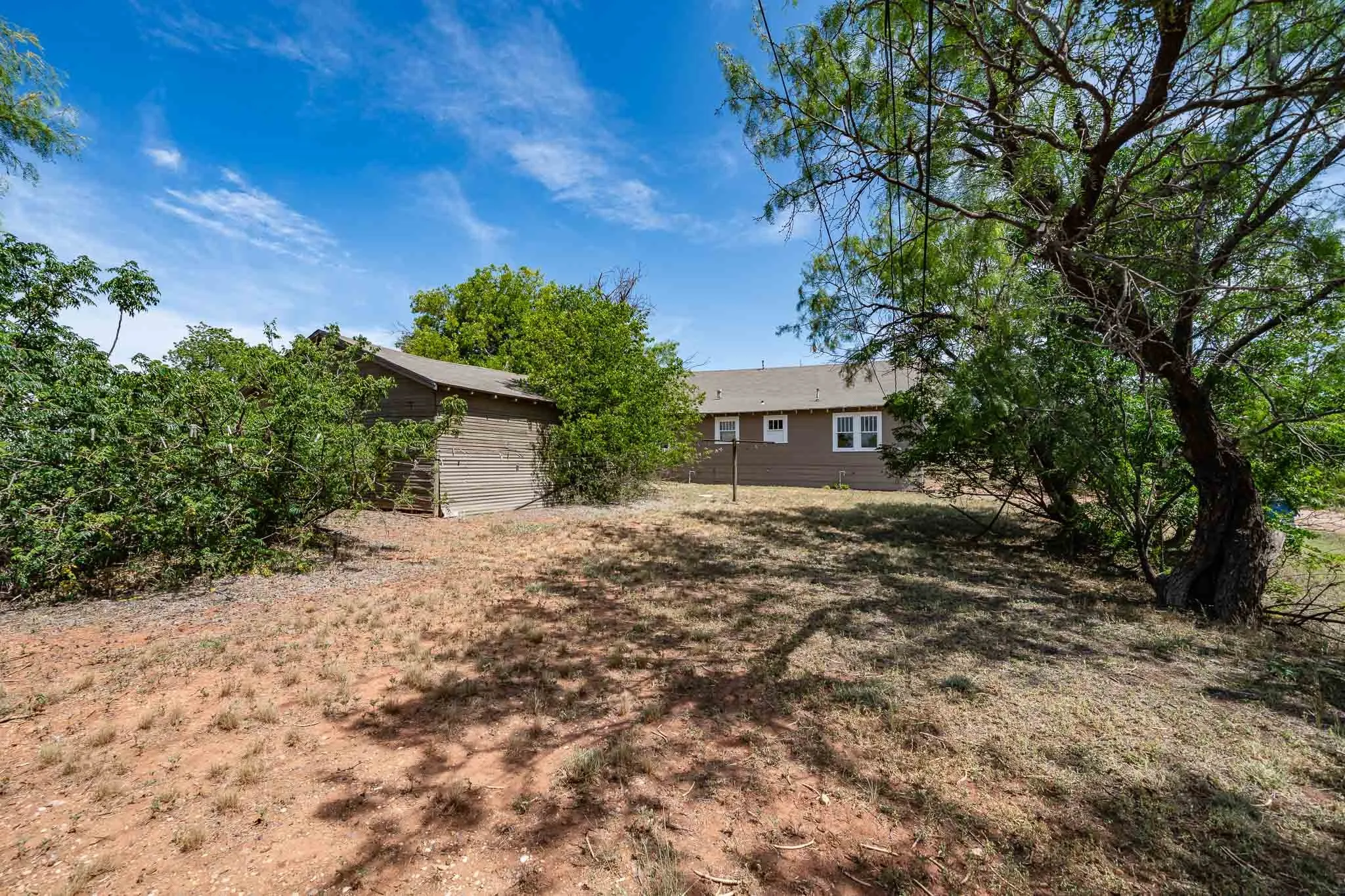 Single Family Residence For Sale in Jones County , 720 E Mcharg Street, Stamford, Texas 79553, 4 Bedroom, 2 Bathroom, Garage spaces, 2,024 Sqft, built in 1930, mls#21334134, Real Estate Agent in Stamford, Homes For Sale in Jones county, Homes For Sale in Stamford, Realtor in Stamford Texas, Real Estate Brokerage Independent Realty Texas, Luminita Cordes Realtor