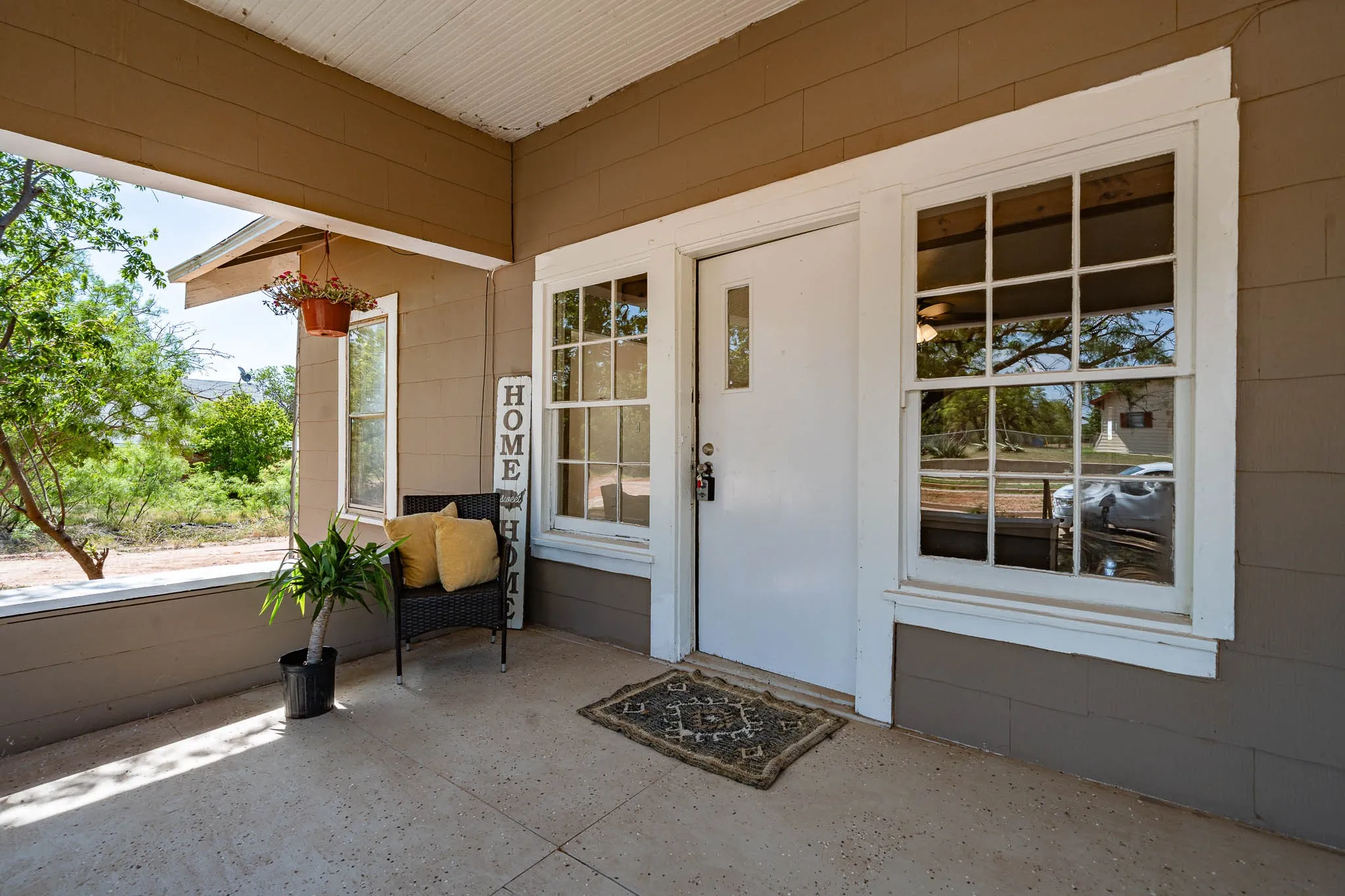 Single Family Residence For Sale in Jones County , 720 E Mcharg Street, Stamford, Texas 79553, 4 Bedroom, 2 Bathroom, Garage spaces, 2,024 Sqft, built in 1930, mls#21334134, Real Estate Agent in Stamford, Homes For Sale in Jones county, Homes For Sale in Stamford, Realtor in Stamford Texas, Real Estate Brokerage Independent Realty Texas, Luminita Cordes Realtor