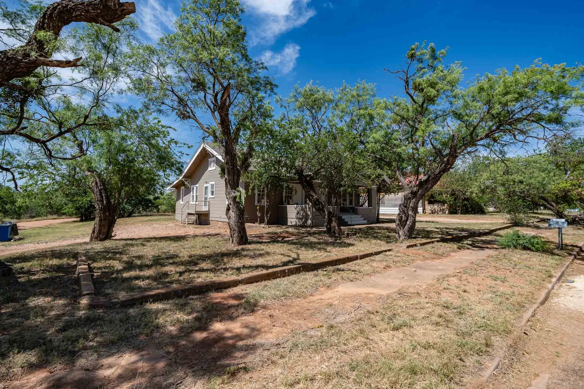 Single Family Residence For Sale in Jones County , 720 E Mcharg Street, Stamford, Texas 79553, 4 Bedroom, 2 Bathroom, Garage spaces, 2,024 Sqft, built in 1930, mls#21334134, Real Estate Agent in Stamford, Homes For Sale in Jones county, Homes For Sale in Stamford, Realtor in Stamford Texas, Real Estate Brokerage Independent Realty Texas, Luminita Cordes Realtor