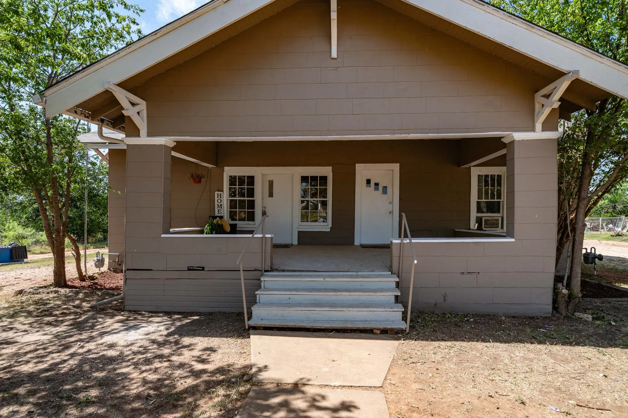 Single Family Residence For Sale in Jones County , 720 E Mcharg Street, Stamford, Texas 79553, 4 Bedroom, 2 Bathroom, Garage spaces, 2,024 Sqft, built in 1930, mls#21334134, Real Estate Agent in Stamford, Homes For Sale in Jones county, Homes For Sale in Stamford, Realtor in Stamford Texas, Real Estate Brokerage Independent Realty Texas, Luminita Cordes Realtor