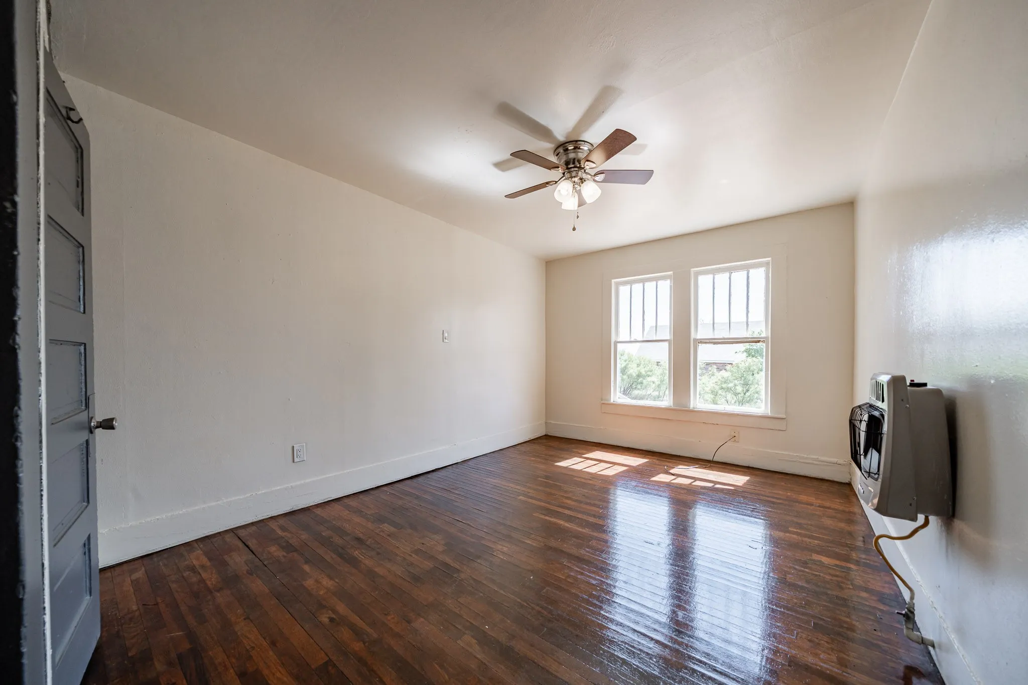 Single Family Residence For Sale in Jones County , 720 E Mcharg Street, Stamford, Texas 79553, 4 Bedroom, 2 Bathroom, Garage spaces, 2,024 Sqft, built in 1930, mls#21334134, Real Estate Agent in Stamford, Homes For Sale in Jones county, Homes For Sale in Stamford, Realtor in Stamford Texas, Real Estate Brokerage Independent Realty Texas, Luminita Cordes Realtor