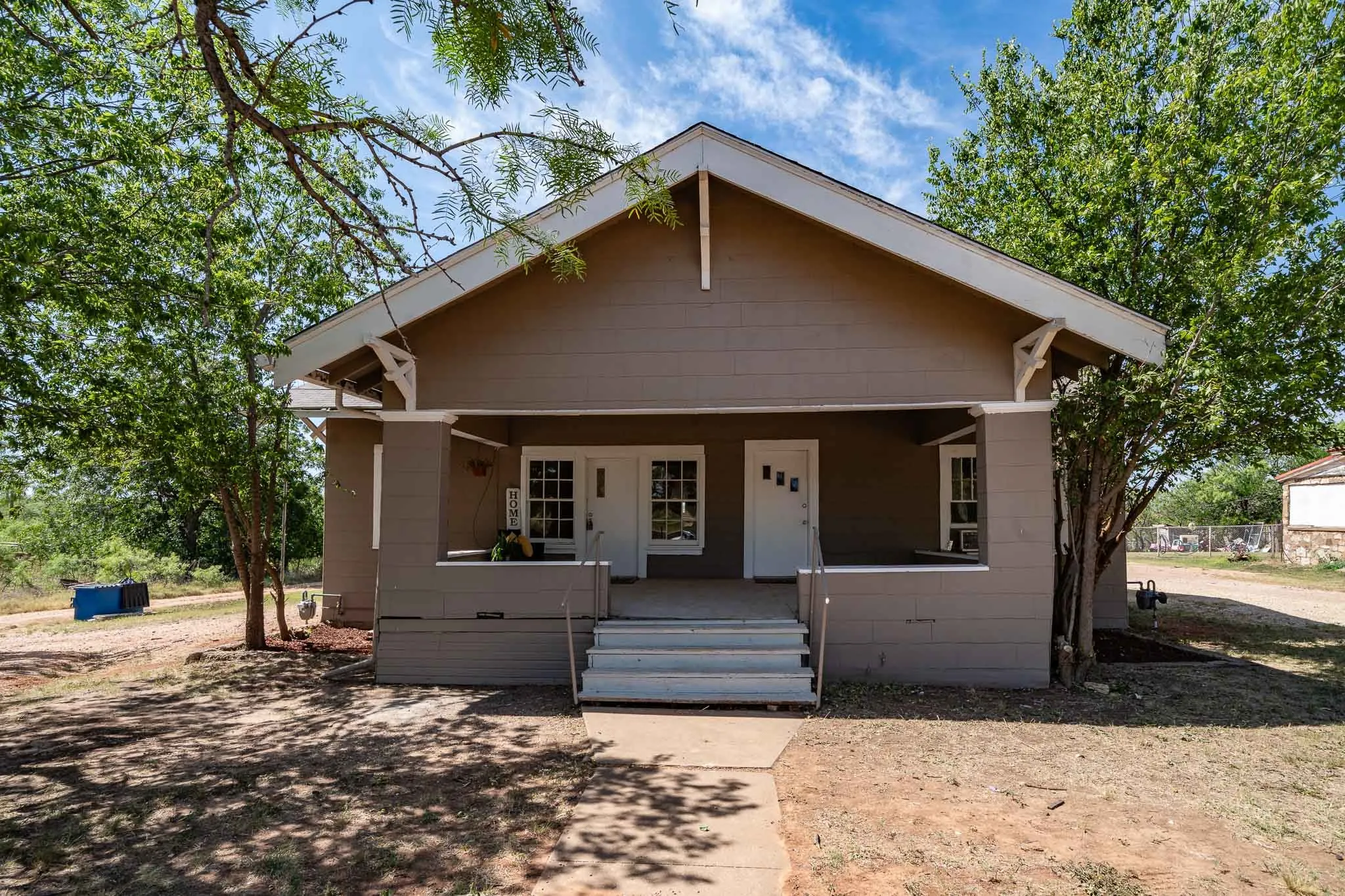 Single Family Residence For Sale in Jones County , 720 E Mcharg Street, Stamford, Texas 79553, 4 Bedroom, 2 Bathroom, Garage spaces, 2,024 Sqft, built in 1930, mls#21334134, Real Estate Agent in Stamford, Homes For Sale in Jones county, Homes For Sale in Stamford, Realtor in Stamford Texas, Real Estate Brokerage Independent Realty Texas, Luminita Cordes Realtor