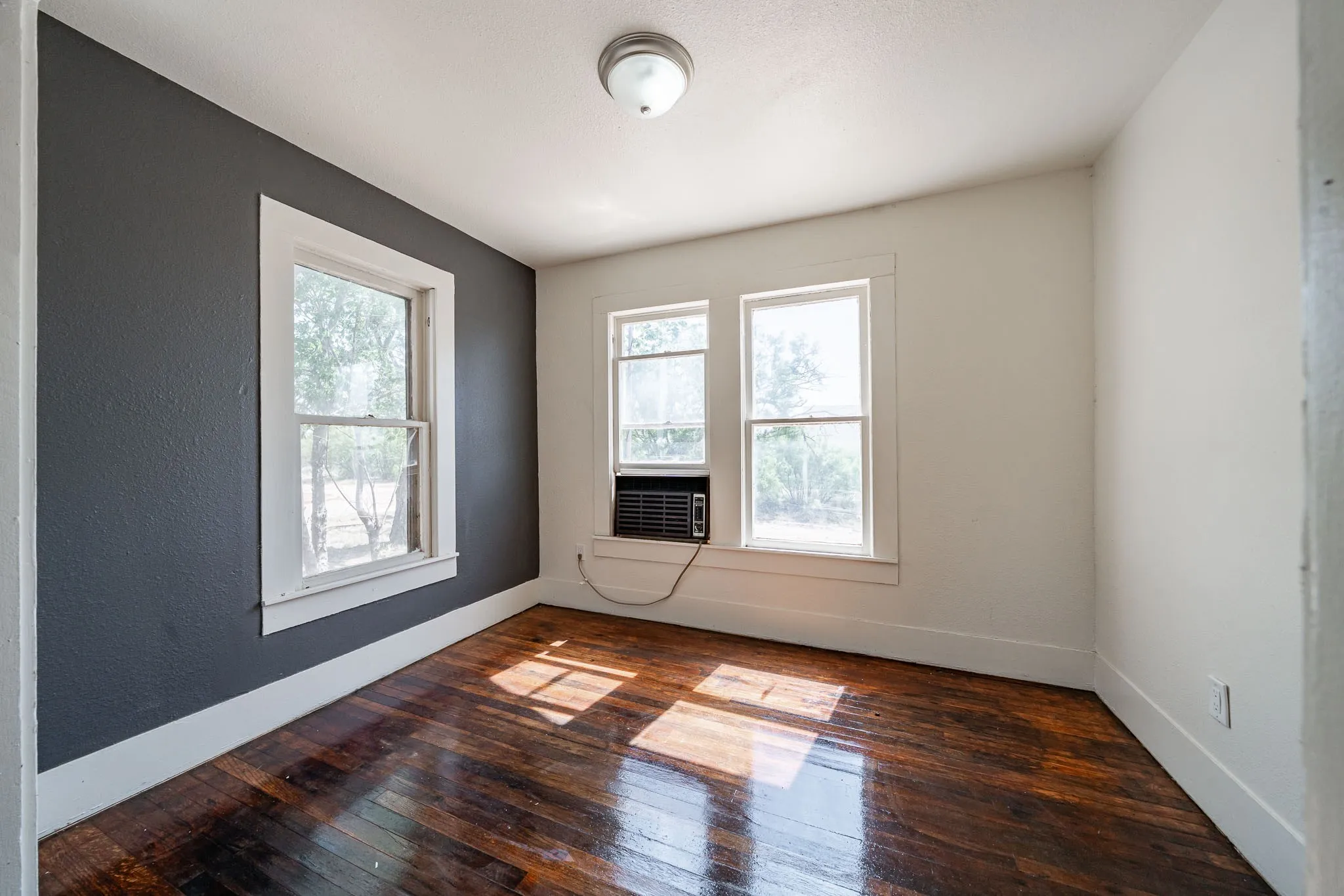 Single Family Residence For Sale in Jones County , 720 E Mcharg Street, Stamford, Texas 79553, 4 Bedroom, 2 Bathroom, Garage spaces, 2,024 Sqft, built in 1930, mls#21334134, Real Estate Agent in Stamford, Homes For Sale in Jones county, Homes For Sale in Stamford, Realtor in Stamford Texas, Real Estate Brokerage Independent Realty Texas, Luminita Cordes Realtor