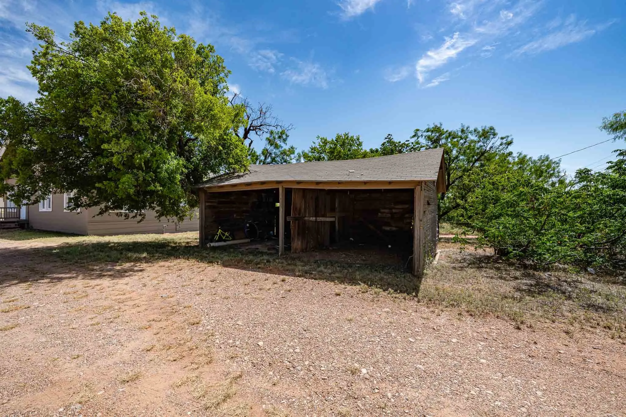 Single Family Residence For Sale in Jones County , 720 E Mcharg Street, Stamford, Texas 79553, 4 Bedroom, 2 Bathroom, Garage spaces, 2,024 Sqft, built in 1930, mls#21334134, Real Estate Agent in Stamford, Homes For Sale in Jones county, Homes For Sale in Stamford, Realtor in Stamford Texas, Real Estate Brokerage Independent Realty Texas, Luminita Cordes Realtor