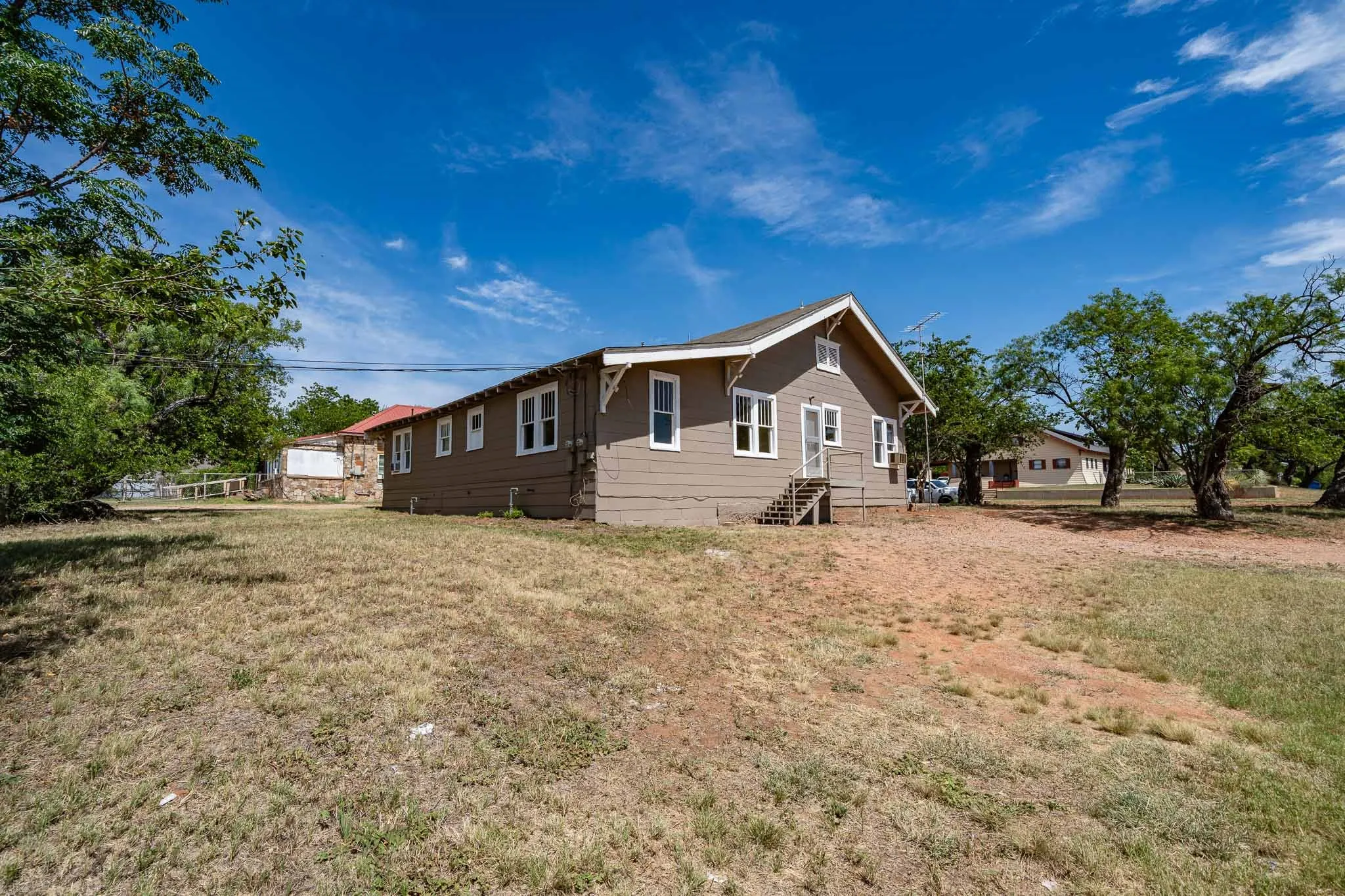 Single Family Residence For Sale in Jones County , 720 E Mcharg Street, Stamford, Texas 79553, 4 Bedroom, 2 Bathroom, Garage spaces, 2,024 Sqft, built in 1930, mls#21334134, Real Estate Agent in Stamford, Homes For Sale in Jones county, Homes For Sale in Stamford, Realtor in Stamford Texas, Real Estate Brokerage Independent Realty Texas, Luminita Cordes Realtor