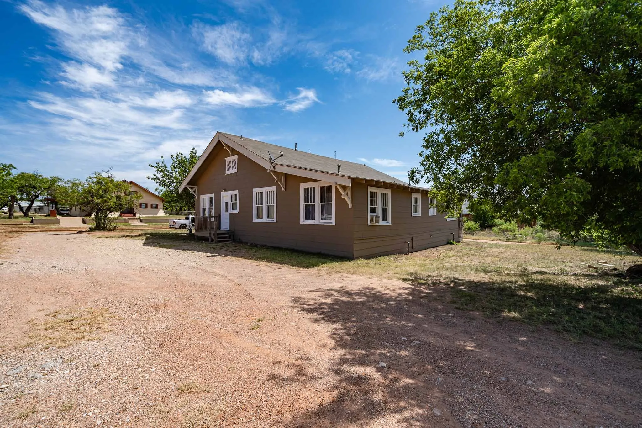 Single Family Residence For Sale in Jones County , 720 E Mcharg Street, Stamford, Texas 79553, 4 Bedroom, 2 Bathroom, Garage spaces, 2,024 Sqft, built in 1930, mls#21334134, Real Estate Agent in Stamford, Homes For Sale in Jones county, Homes For Sale in Stamford, Realtor in Stamford Texas, Real Estate Brokerage Independent Realty Texas, Luminita Cordes Realtor