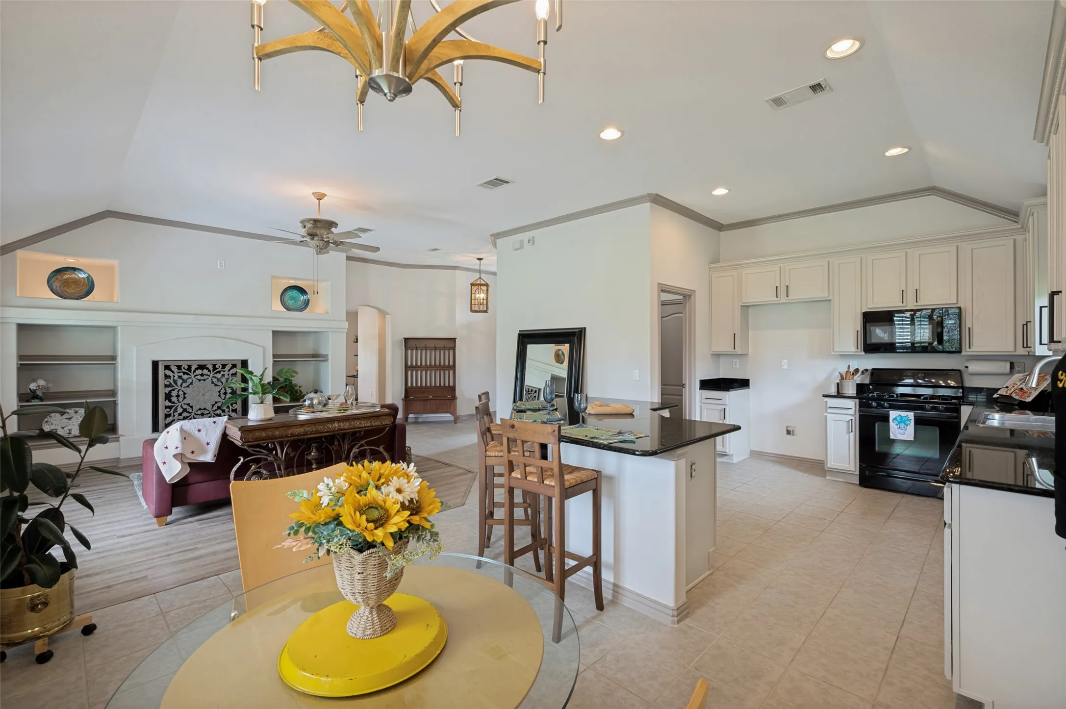 Gorgeous home in Robson Ranch with 2 dining areas and roomy kitchen.
