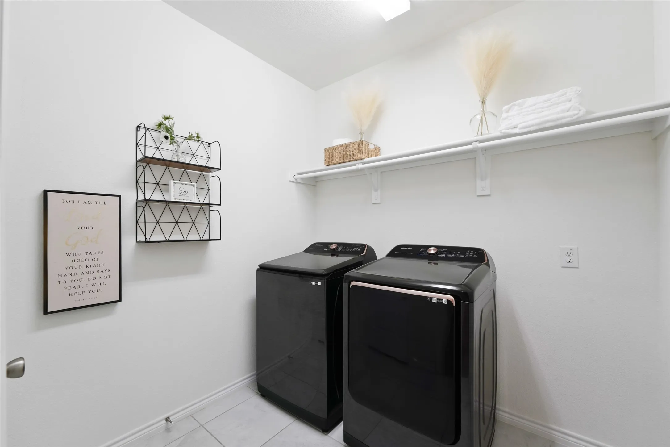 Single Family Residence For Sale in Denton County , 3744 Highland Bayou Drive, Celina, Texas 75078, 4 Bedroom, 3 Bathroom, 2 Garage spaces, 3,102 Sqft, built in 2022, mls#21292520, Real Estate Agent in Celina, Homes For Sale in Denton county, Homes For Sale in Celina, Realtor in Celina Texas, Real Estate Brokerage Independent Realty Texas, Luminita Cordes Realtor