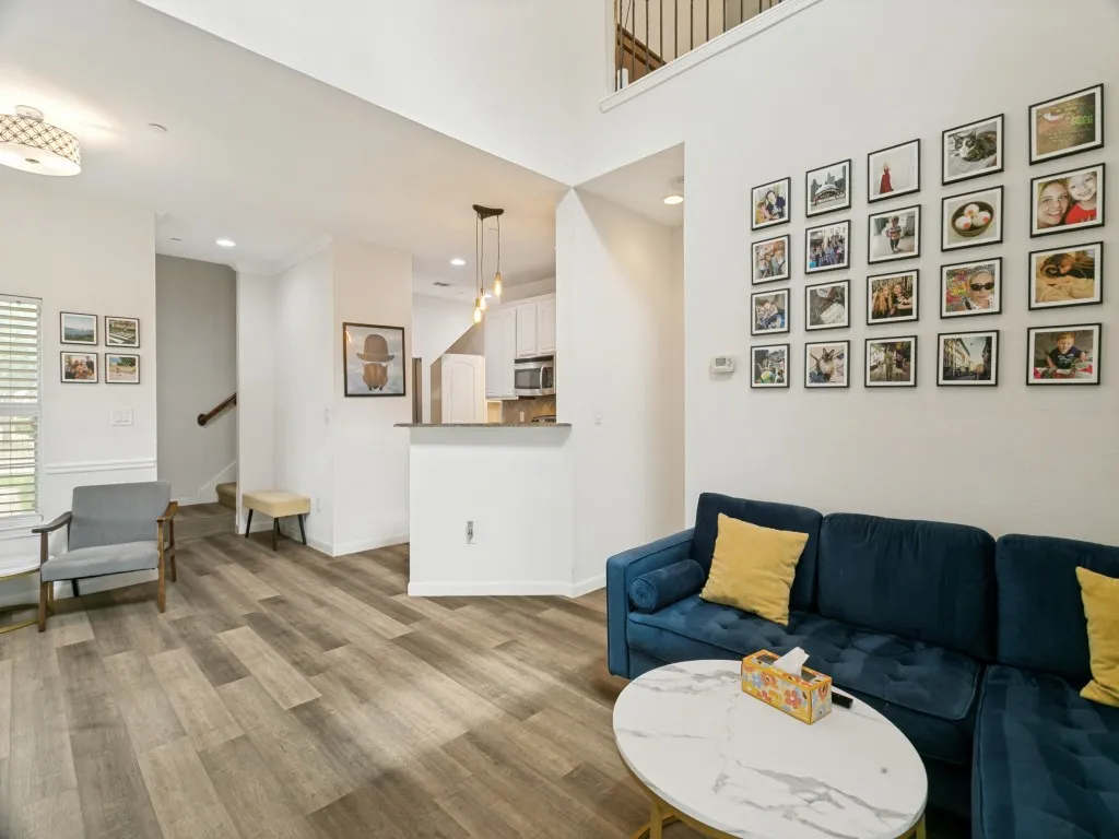 Light and bright - recently installed
laminate flooring