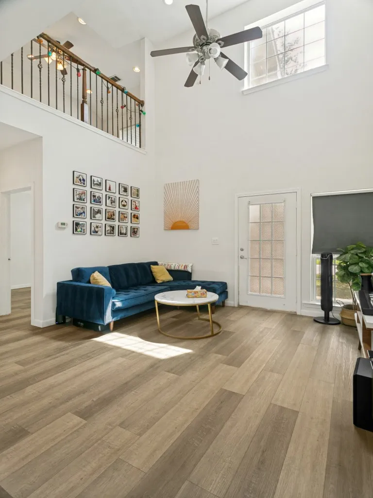 spacious living area with so many possibilities