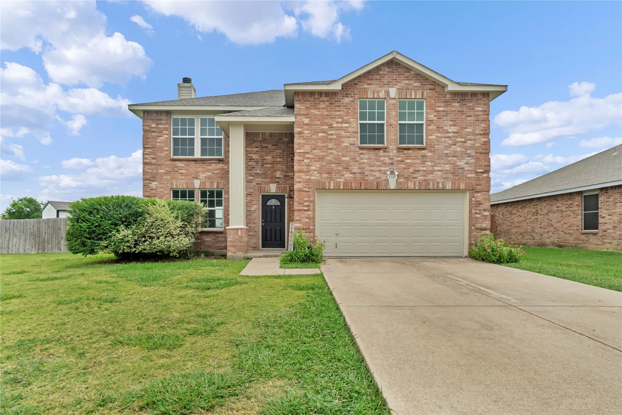 Single Family Residence For Sale in Johnson County , 1301 Erin Court, Burleson, Texas 76028, 3 Bedroom, 3 Bathroom, 2 Garage spaces, 2,214 Sqft, built in 2006, mls#21334214, Real Estate Agent in Burleson, Homes For Sale in Johnson county, Homes For Sale in Burleson, Realtor in Burleson Texas, Real Estate Brokerage Independent Realty Texas, Luminita Cordes Realtor
