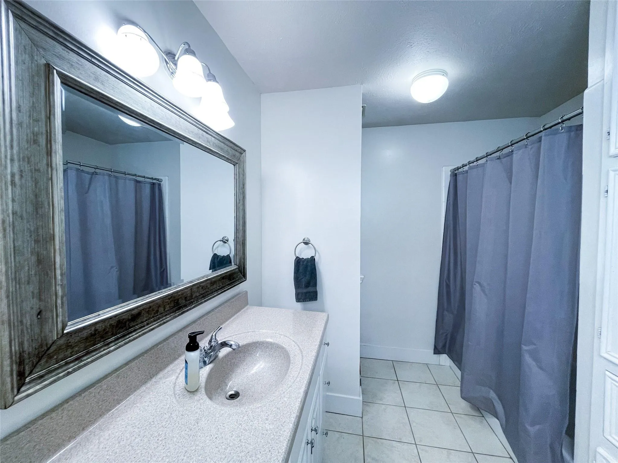 Single Family Residence For Sale in Tarrant County , 112 Overcrest Drive, Benbrook, Texas 76126, 3 Bedroom, 2 Bathroom, 2 Garage spaces, 2,040 Sqft, built in 1979, mls#21333228, Real Estate Agent in Benbrook, Homes For Sale in Tarrant county, Homes For Sale in Benbrook, Realtor in Benbrook Texas, Real Estate Brokerage Independent Realty Texas, Luminita Cordes Realtor