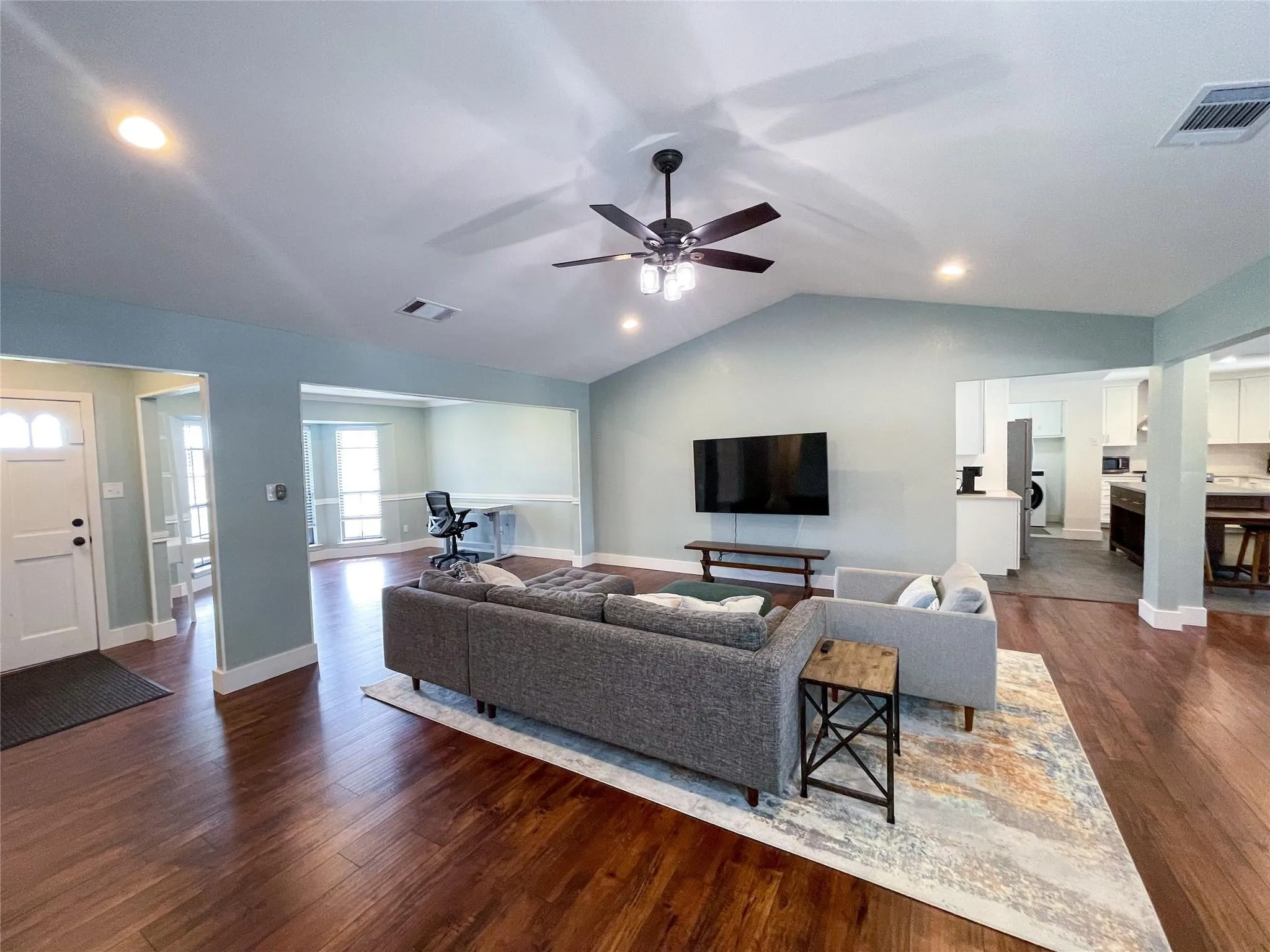 Single Family Residence For Sale in Tarrant County , 112 Overcrest Drive, Benbrook, Texas 76126, 3 Bedroom, 2 Bathroom, 2 Garage spaces, 2,040 Sqft, built in 1979, mls#21333228, Real Estate Agent in Benbrook, Homes For Sale in Tarrant county, Homes For Sale in Benbrook, Realtor in Benbrook Texas, Real Estate Brokerage Independent Realty Texas, Luminita Cordes Realtor
