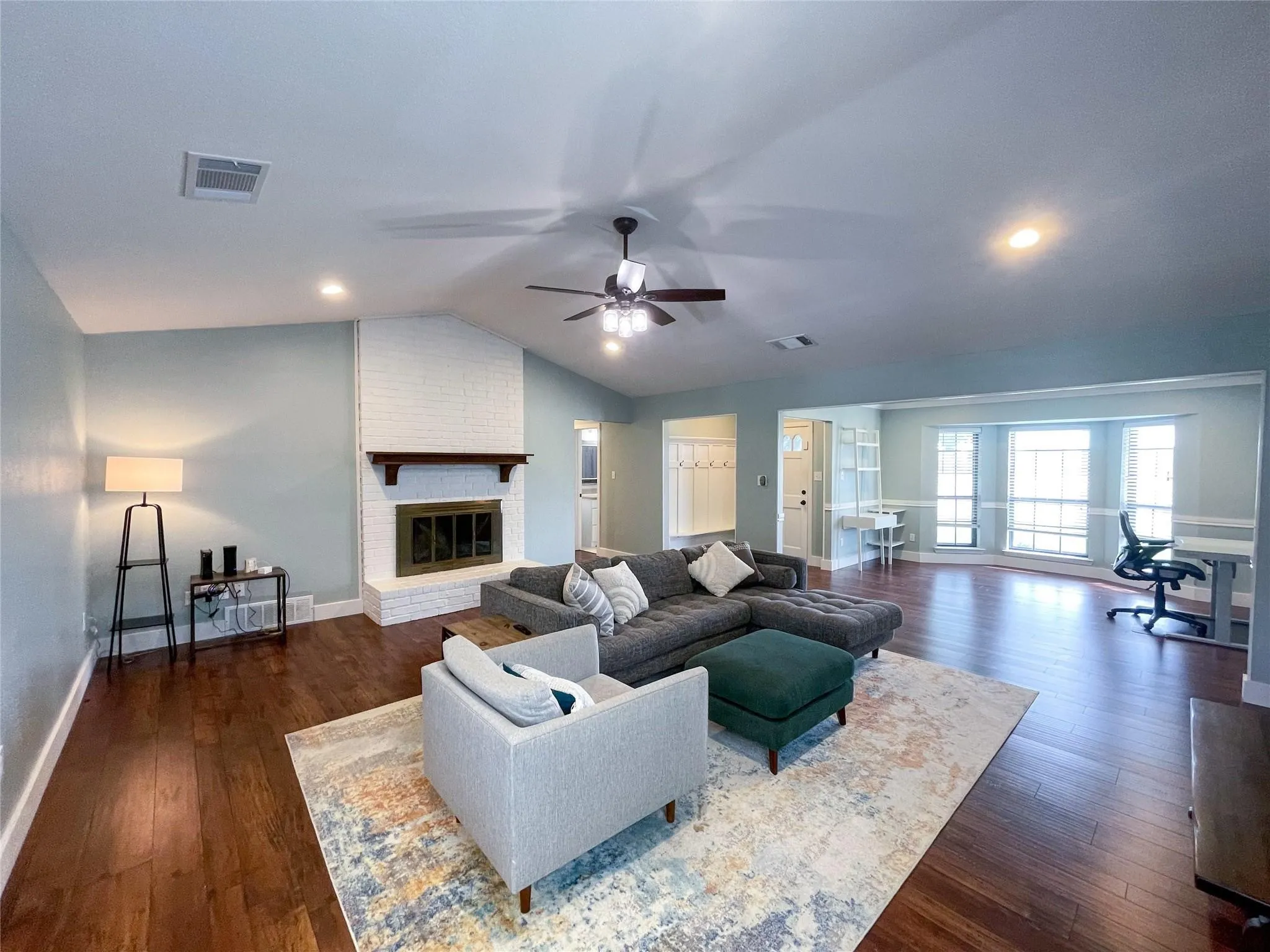 Single Family Residence For Sale in Tarrant County , 112 Overcrest Drive, Benbrook, Texas 76126, 3 Bedroom, 2 Bathroom, 2 Garage spaces, 2,040 Sqft, built in 1979, mls#21333228, Real Estate Agent in Benbrook, Homes For Sale in Tarrant county, Homes For Sale in Benbrook, Realtor in Benbrook Texas, Real Estate Brokerage Independent Realty Texas, Luminita Cordes Realtor