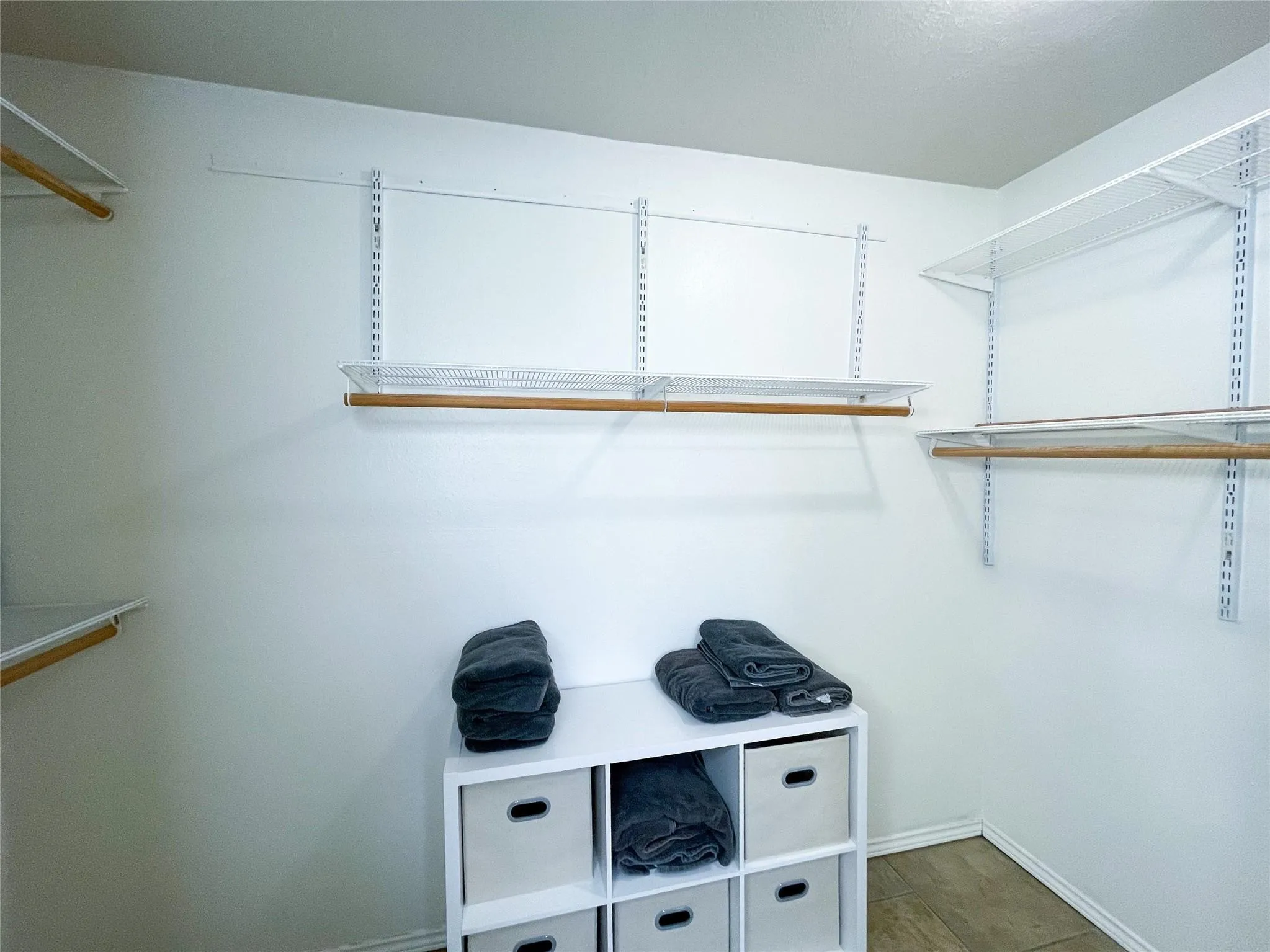 Single Family Residence For Sale in Tarrant County , 112 Overcrest Drive, Benbrook, Texas 76126, 3 Bedroom, 2 Bathroom, 2 Garage spaces, 2,040 Sqft, built in 1979, mls#21333228, Real Estate Agent in Benbrook, Homes For Sale in Tarrant county, Homes For Sale in Benbrook, Realtor in Benbrook Texas, Real Estate Brokerage Independent Realty Texas, Luminita Cordes Realtor