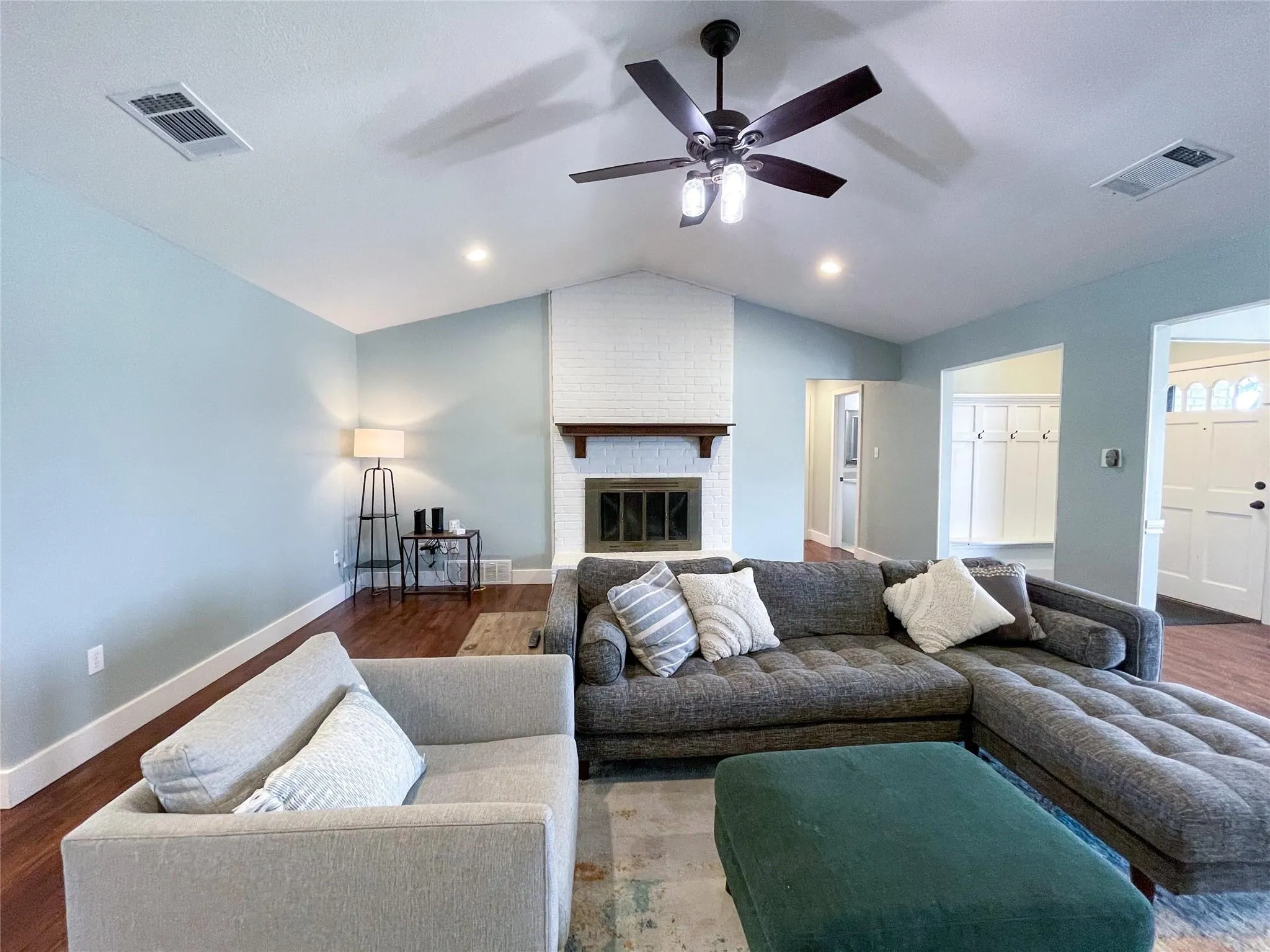 Single Family Residence For Sale in Tarrant County , 112 Overcrest Drive, Benbrook, Texas 76126, 3 Bedroom, 2 Bathroom, 2 Garage spaces, 2,040 Sqft, built in 1979, mls#21333228, Real Estate Agent in Benbrook, Homes For Sale in Tarrant county, Homes For Sale in Benbrook, Realtor in Benbrook Texas, Real Estate Brokerage Independent Realty Texas, Luminita Cordes Realtor