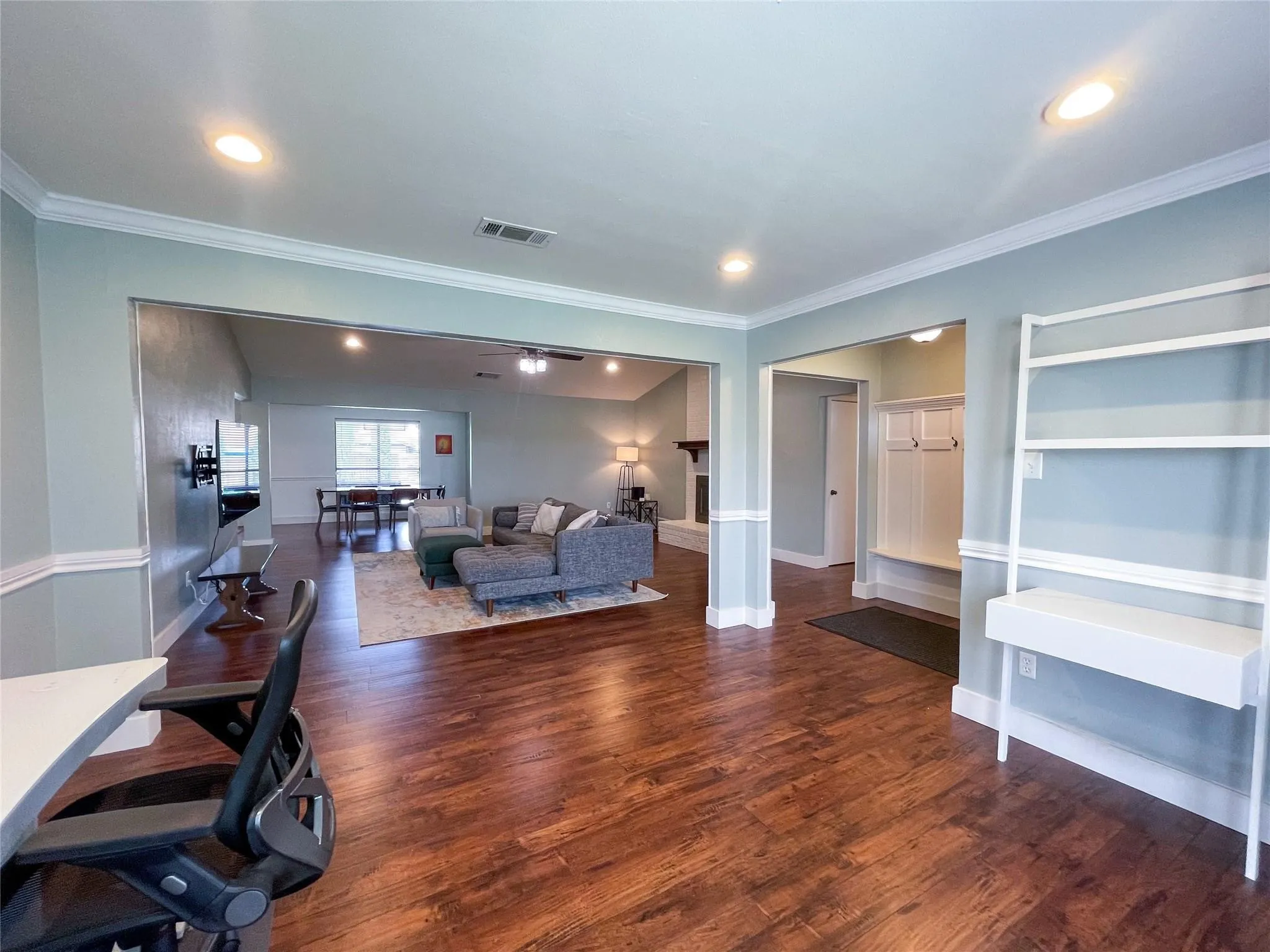 Single Family Residence For Sale in Tarrant County , 112 Overcrest Drive, Benbrook, Texas 76126, 3 Bedroom, 2 Bathroom, 2 Garage spaces, 2,040 Sqft, built in 1979, mls#21333228, Real Estate Agent in Benbrook, Homes For Sale in Tarrant county, Homes For Sale in Benbrook, Realtor in Benbrook Texas, Real Estate Brokerage Independent Realty Texas, Luminita Cordes Realtor