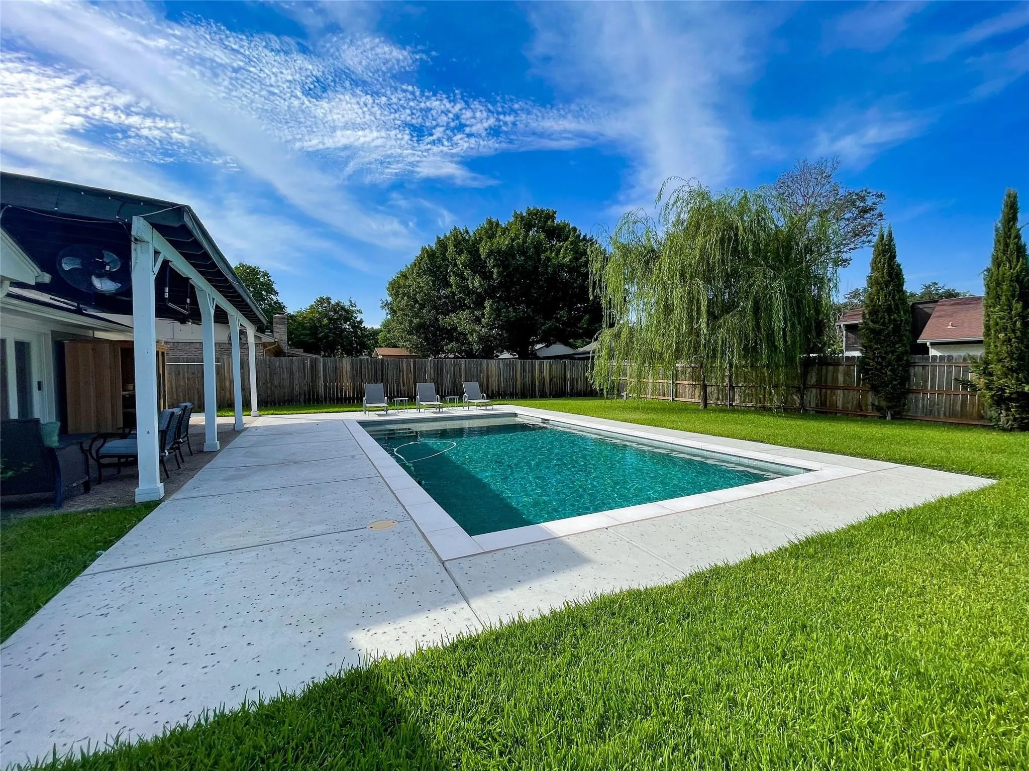 Single Family Residence For Sale in Tarrant County , 112 Overcrest Drive, Benbrook, Texas 76126, 3 Bedroom, 2 Bathroom, 2 Garage spaces, 2,040 Sqft, built in 1979, mls#21333228, Real Estate Agent in Benbrook, Homes For Sale in Tarrant county, Homes For Sale in Benbrook, Realtor in Benbrook Texas, Real Estate Brokerage Independent Realty Texas, Luminita Cordes Realtor