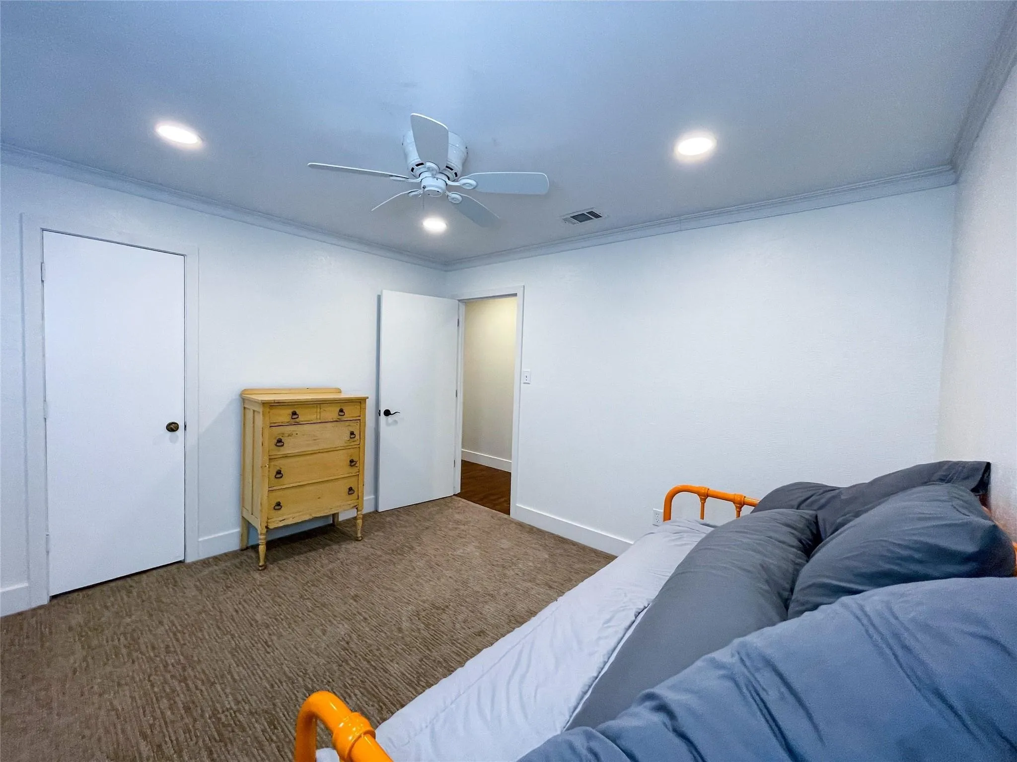 Single Family Residence For Sale in Tarrant County , 112 Overcrest Drive, Benbrook, Texas 76126, 3 Bedroom, 2 Bathroom, 2 Garage spaces, 2,040 Sqft, built in 1979, mls#21333228, Real Estate Agent in Benbrook, Homes For Sale in Tarrant county, Homes For Sale in Benbrook, Realtor in Benbrook Texas, Real Estate Brokerage Independent Realty Texas, Luminita Cordes Realtor
