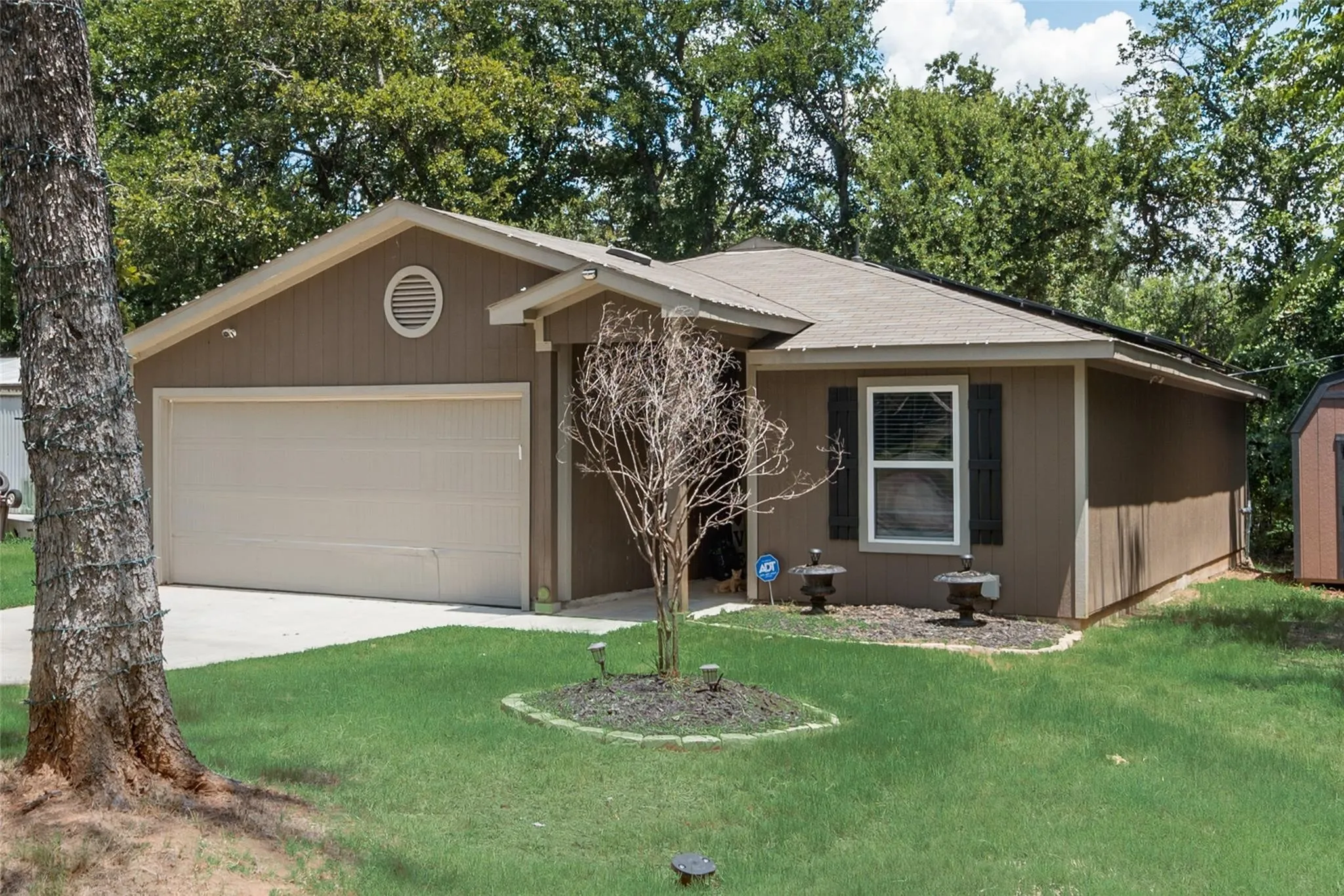 Single Family Residence For Sale in Tarrant County , 1312 Dawn Court, Pelican Bay, Texas 76020, 3 Bedroom, 2 Bathroom, 2 Garage spaces, 1,024 Sqft, built in 2020, mls#21334853, Real Estate Agent in Pelican Bay, Homes For Sale in Tarrant county, Homes For Sale in Pelican Bay, Realtor in Pelican Bay Texas, Real Estate Brokerage Independent Realty Texas, Luminita Cordes Realtor