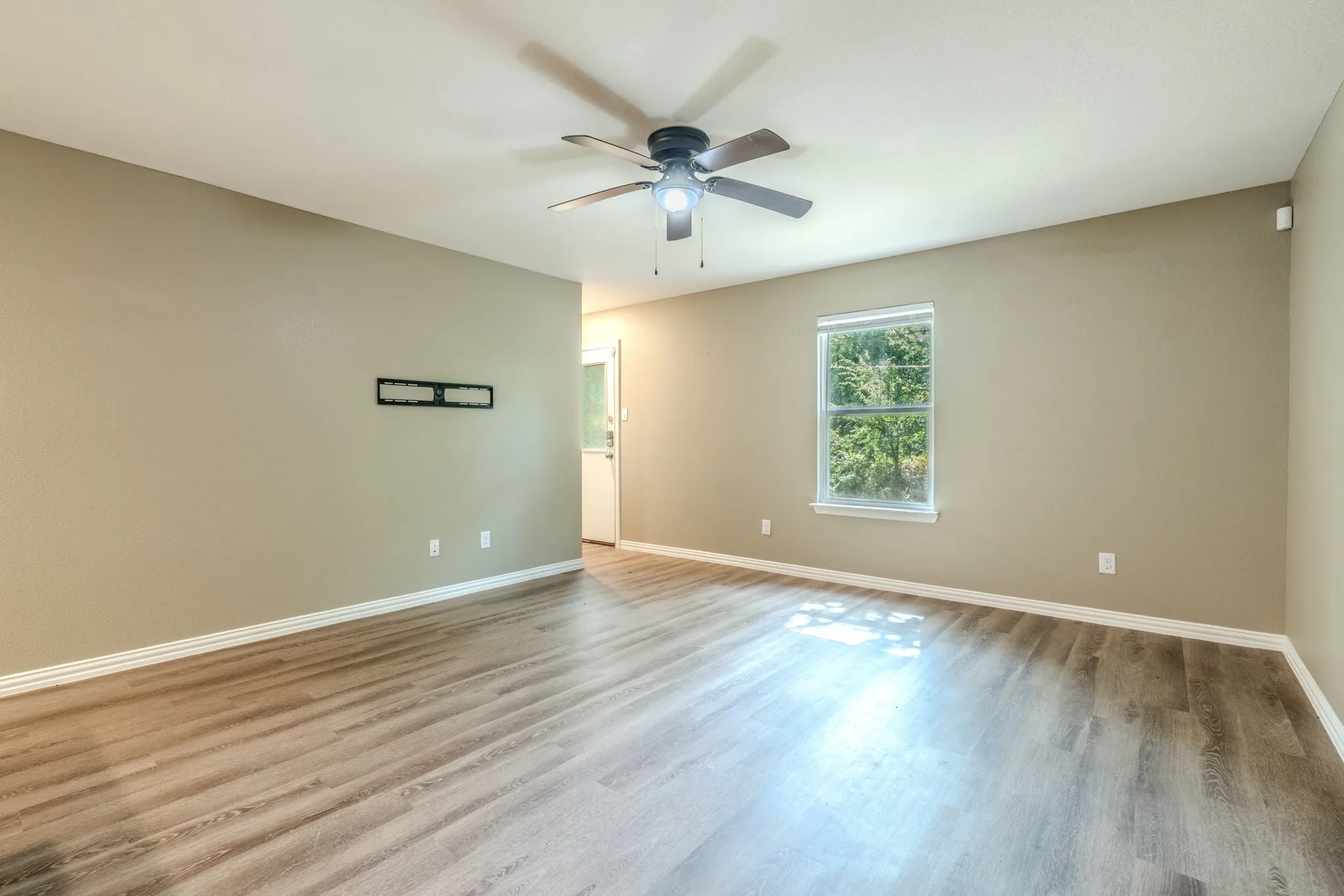 Single Family Residence For Sale in Tarrant County , 1312 Dawn Court, Pelican Bay, Texas 76020, 3 Bedroom, 2 Bathroom, 2 Garage spaces, 1,024 Sqft, built in 2020, mls#21334853, Real Estate Agent in Pelican Bay, Homes For Sale in Tarrant county, Homes For Sale in Pelican Bay, Realtor in Pelican Bay Texas, Real Estate Brokerage Independent Realty Texas, Luminita Cordes Realtor
