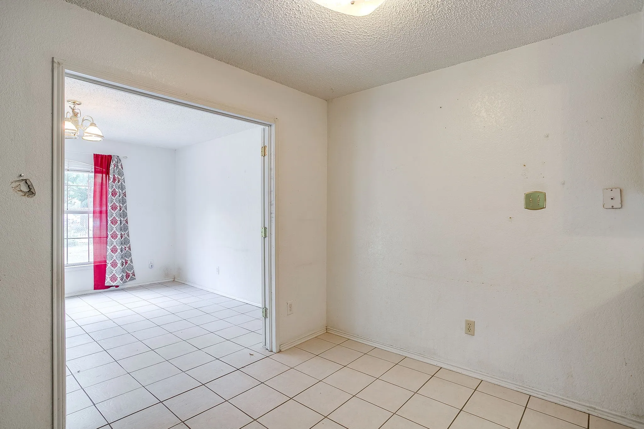 Single Family Residence For Sale in Tarrant County , 5745 Springtide Drive, Fort Worth, Texas 76135, 3 Bedroom, 2 Bathroom, 2 Garage spaces, 1,630 Sqft, built in 1983, mls#21332624, Real Estate Agent in Fort Worth, Homes For Sale in Tarrant county, Homes For Sale in Fort Worth, Realtor in Fort Worth Texas, Real Estate Brokerage Independent Realty Texas, Luminita Cordes Realtor