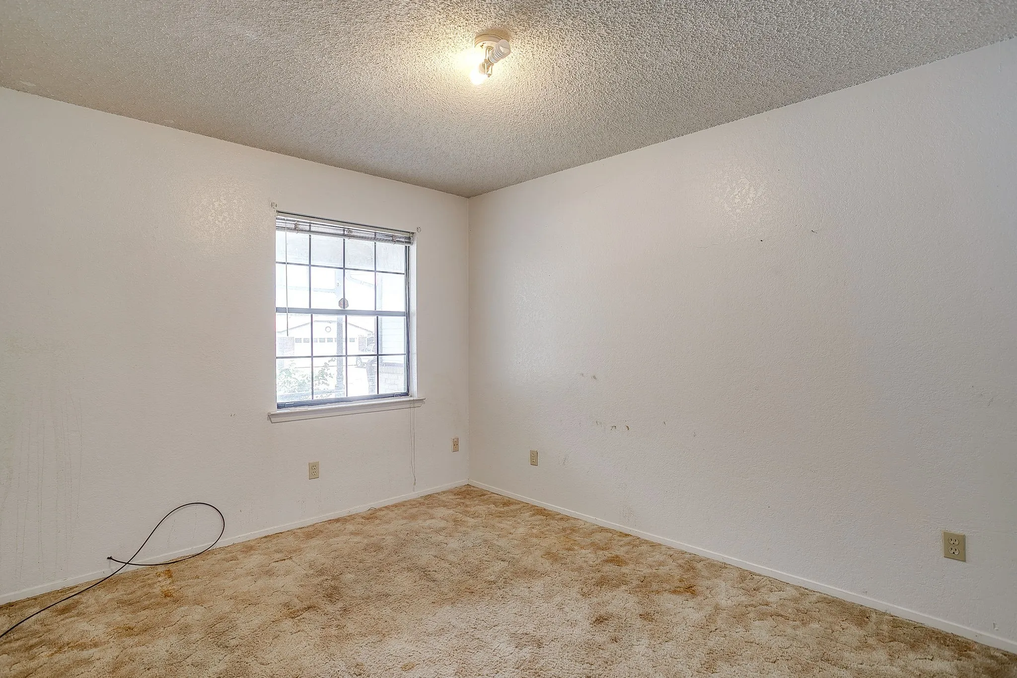 Single Family Residence For Sale in Tarrant County , 5745 Springtide Drive, Fort Worth, Texas 76135, 3 Bedroom, 2 Bathroom, 2 Garage spaces, 1,630 Sqft, built in 1983, mls#21332624, Real Estate Agent in Fort Worth, Homes For Sale in Tarrant county, Homes For Sale in Fort Worth, Realtor in Fort Worth Texas, Real Estate Brokerage Independent Realty Texas, Luminita Cordes Realtor