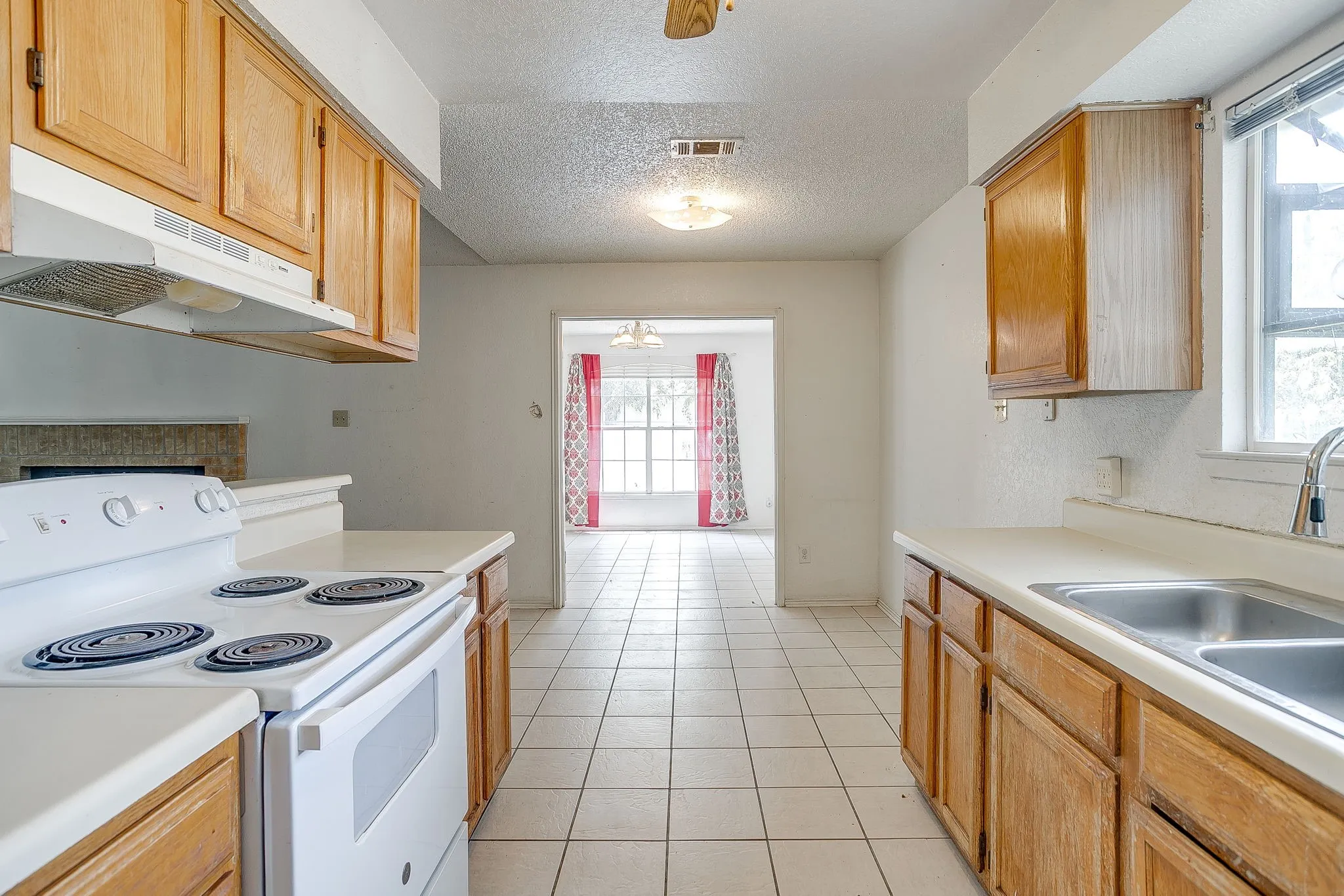 Single Family Residence For Sale in Tarrant County , 5745 Springtide Drive, Fort Worth, Texas 76135, 3 Bedroom, 2 Bathroom, 2 Garage spaces, 1,630 Sqft, built in 1983, mls#21332624, Real Estate Agent in Fort Worth, Homes For Sale in Tarrant county, Homes For Sale in Fort Worth, Realtor in Fort Worth Texas, Real Estate Brokerage Independent Realty Texas, Luminita Cordes Realtor