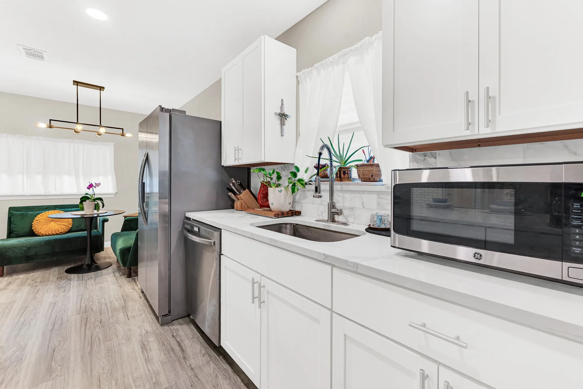 Enjoy gorgeous countertops, SS appliances, incl. vent