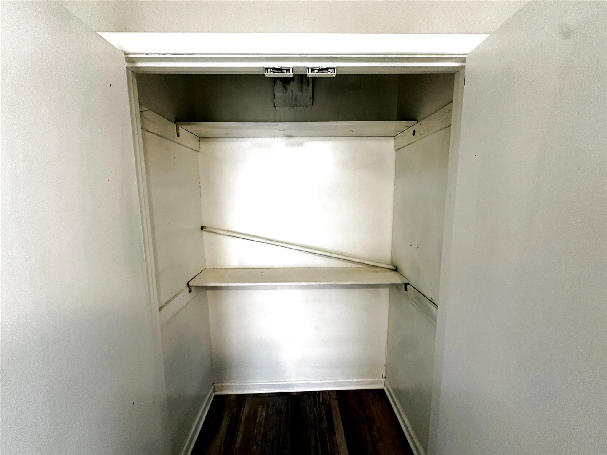 Single Family Residence For Rent in Tarrant County , 1824 Provine Street, Fort Worth, Texas 76103, 3 Bedroom, 2 Bathroom, Garage spaces, 1,380 Sqft, built in 1955, mls#21333938, Real Estate Agent in Fort Worth, Homes For Rent in Tarrant county, Homes For Rent in Fort Worth, Realtor in Fort Worth Texas, Real Estate Brokerage Independent Realty Texas, Luminita Cordes Realtor
