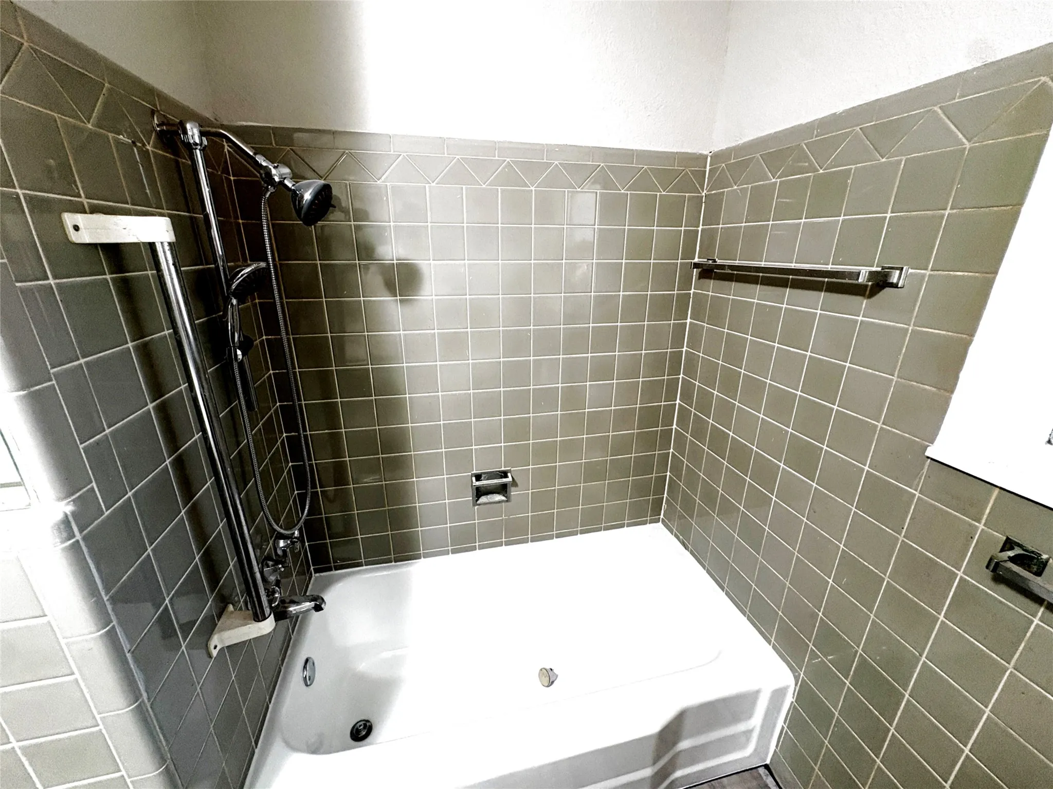 Single Family Residence For Rent in Tarrant County , 1824 Provine Street, Fort Worth, Texas 76103, 3 Bedroom, 2 Bathroom, Garage spaces, 1,380 Sqft, built in 1955, mls#21333938, Real Estate Agent in Fort Worth, Homes For Rent in Tarrant county, Homes For Rent in Fort Worth, Realtor in Fort Worth Texas, Real Estate Brokerage Independent Realty Texas, Luminita Cordes Realtor