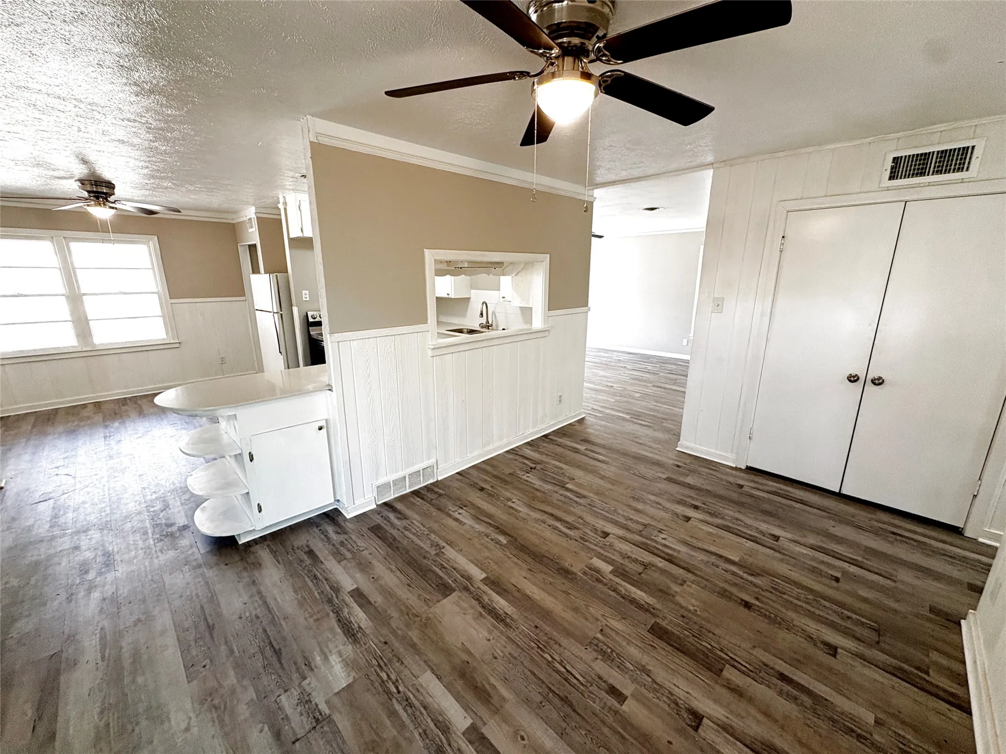 Single Family Residence For Rent in Tarrant County , 1824 Provine Street, Fort Worth, Texas 76103, 3 Bedroom, 2 Bathroom, Garage spaces, 1,380 Sqft, built in 1955, mls#21333938, Real Estate Agent in Fort Worth, Homes For Rent in Tarrant county, Homes For Rent in Fort Worth, Realtor in Fort Worth Texas, Real Estate Brokerage Independent Realty Texas, Luminita Cordes Realtor