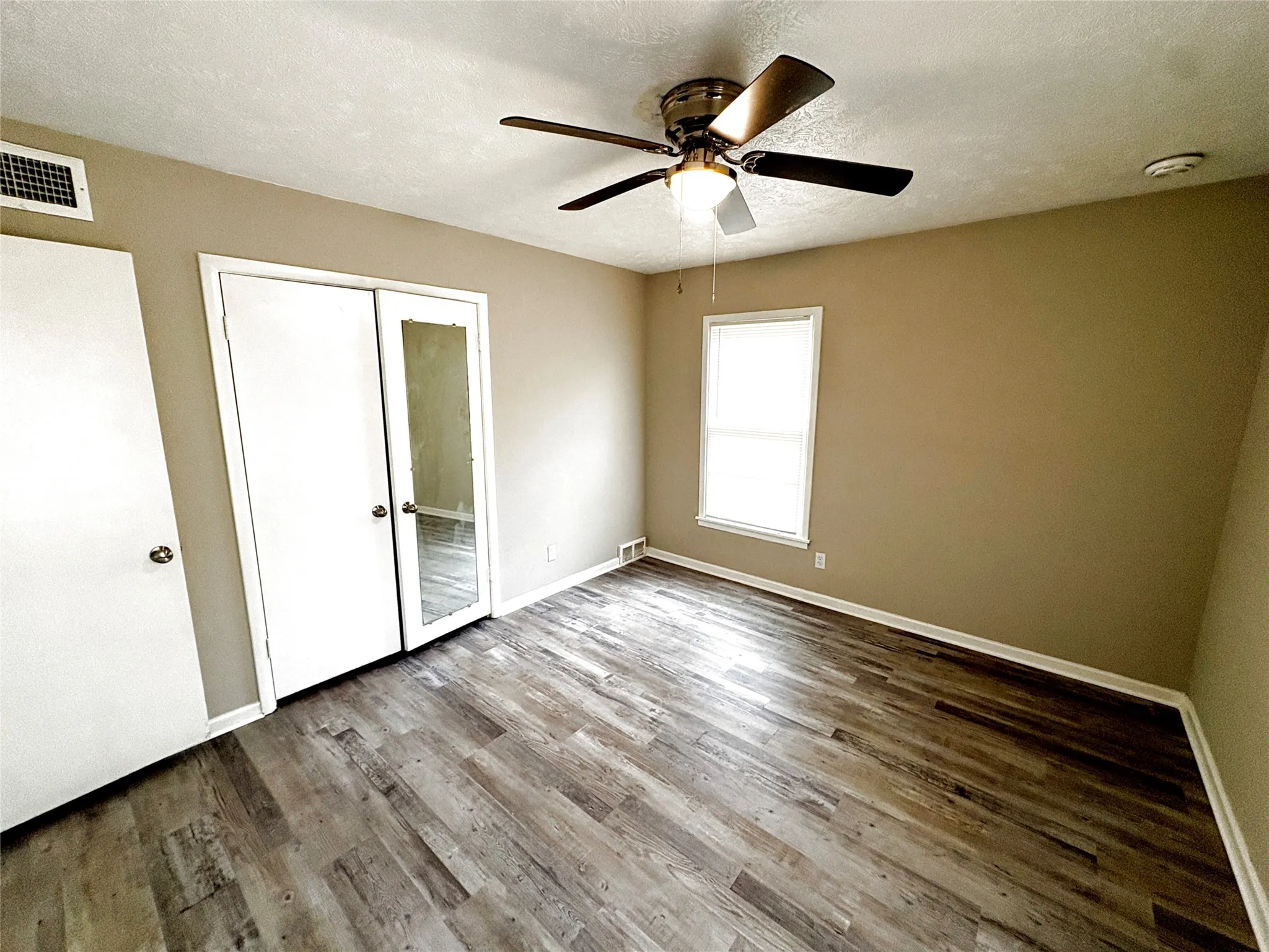 Single Family Residence For Rent in Tarrant County , 1824 Provine Street, Fort Worth, Texas 76103, 3 Bedroom, 2 Bathroom, Garage spaces, 1,380 Sqft, built in 1955, mls#21333938, Real Estate Agent in Fort Worth, Homes For Rent in Tarrant county, Homes For Rent in Fort Worth, Realtor in Fort Worth Texas, Real Estate Brokerage Independent Realty Texas, Luminita Cordes Realtor