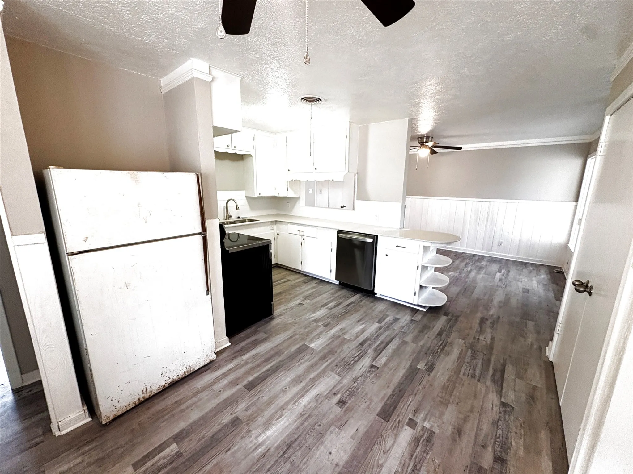 Single Family Residence For Rent in Tarrant County , 1824 Provine Street, Fort Worth, Texas 76103, 3 Bedroom, 2 Bathroom, Garage spaces, 1,380 Sqft, built in 1955, mls#21333938, Real Estate Agent in Fort Worth, Homes For Rent in Tarrant county, Homes For Rent in Fort Worth, Realtor in Fort Worth Texas, Real Estate Brokerage Independent Realty Texas, Luminita Cordes Realtor
