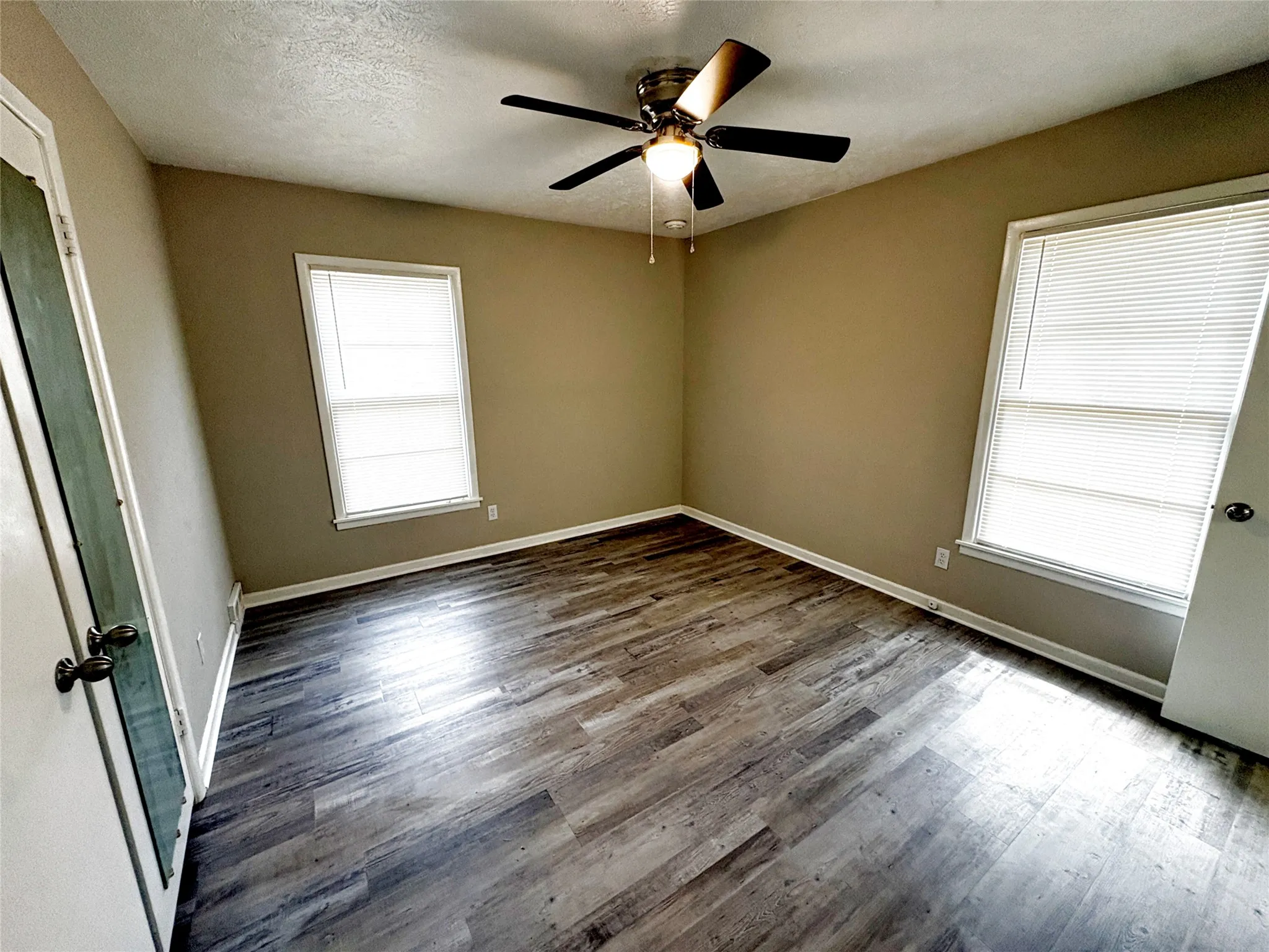 Single Family Residence For Rent in Tarrant County , 1824 Provine Street, Fort Worth, Texas 76103, 3 Bedroom, 2 Bathroom, Garage spaces, 1,380 Sqft, built in 1955, mls#21333938, Real Estate Agent in Fort Worth, Homes For Rent in Tarrant county, Homes For Rent in Fort Worth, Realtor in Fort Worth Texas, Real Estate Brokerage Independent Realty Texas, Luminita Cordes Realtor