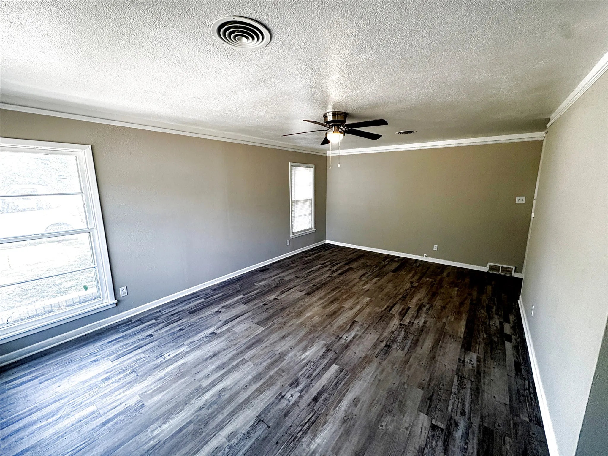 Single Family Residence For Rent in Tarrant County , 1824 Provine Street, Fort Worth, Texas 76103, 3 Bedroom, 2 Bathroom, Garage spaces, 1,380 Sqft, built in 1955, mls#21333938, Real Estate Agent in Fort Worth, Homes For Rent in Tarrant county, Homes For Rent in Fort Worth, Realtor in Fort Worth Texas, Real Estate Brokerage Independent Realty Texas, Luminita Cordes Realtor
