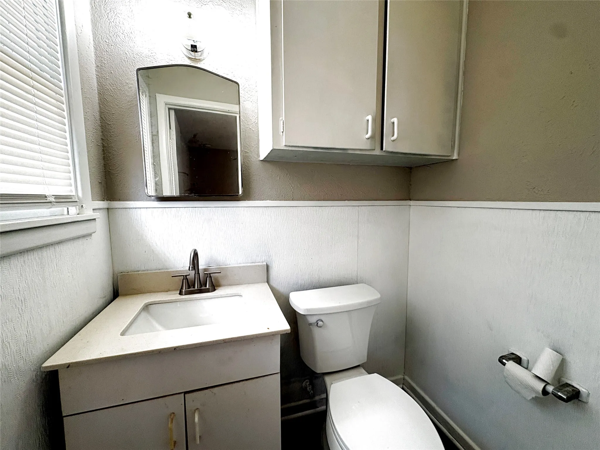 Single Family Residence For Rent in Tarrant County , 1824 Provine Street, Fort Worth, Texas 76103, 3 Bedroom, 2 Bathroom, Garage spaces, 1,380 Sqft, built in 1955, mls#21333938, Real Estate Agent in Fort Worth, Homes For Rent in Tarrant county, Homes For Rent in Fort Worth, Realtor in Fort Worth Texas, Real Estate Brokerage Independent Realty Texas, Luminita Cordes Realtor