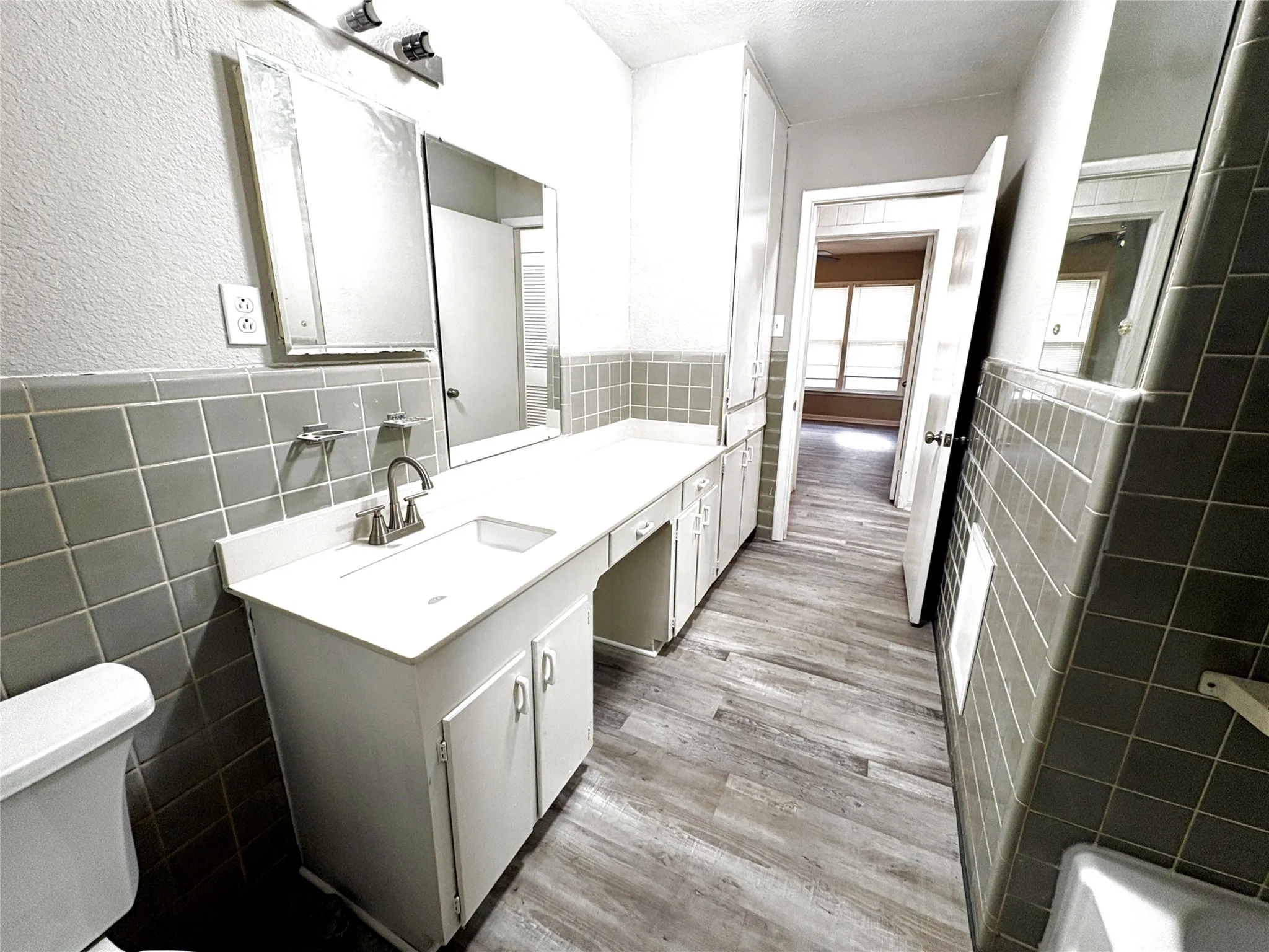 Single Family Residence For Rent in Tarrant County , 1824 Provine Street, Fort Worth, Texas 76103, 3 Bedroom, 2 Bathroom, Garage spaces, 1,380 Sqft, built in 1955, mls#21333938, Real Estate Agent in Fort Worth, Homes For Rent in Tarrant county, Homes For Rent in Fort Worth, Realtor in Fort Worth Texas, Real Estate Brokerage Independent Realty Texas, Luminita Cordes Realtor