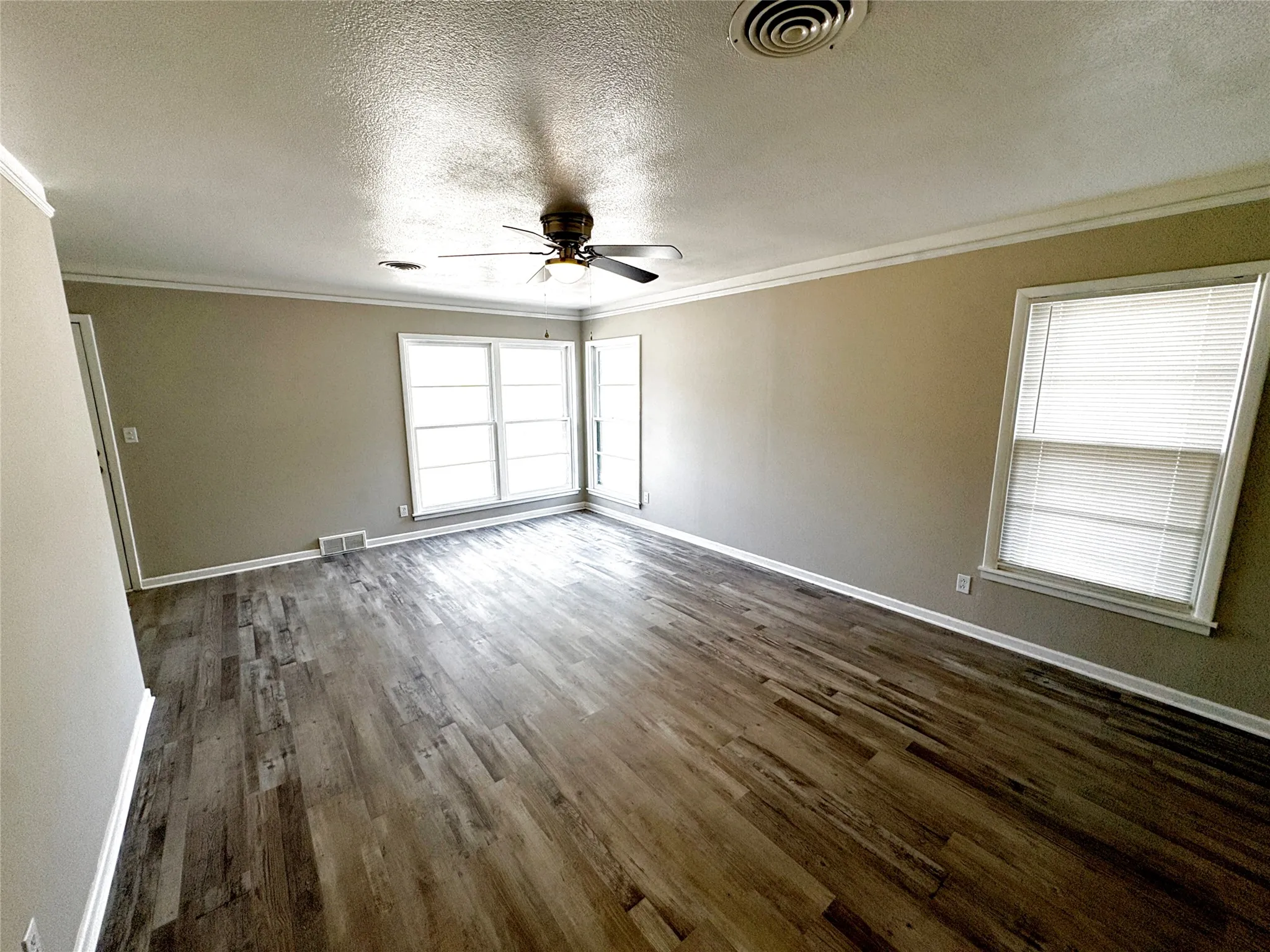 Single Family Residence For Rent in Tarrant County , 1824 Provine Street, Fort Worth, Texas 76103, 3 Bedroom, 2 Bathroom, Garage spaces, 1,380 Sqft, built in 1955, mls#21333938, Real Estate Agent in Fort Worth, Homes For Rent in Tarrant county, Homes For Rent in Fort Worth, Realtor in Fort Worth Texas, Real Estate Brokerage Independent Realty Texas, Luminita Cordes Realtor