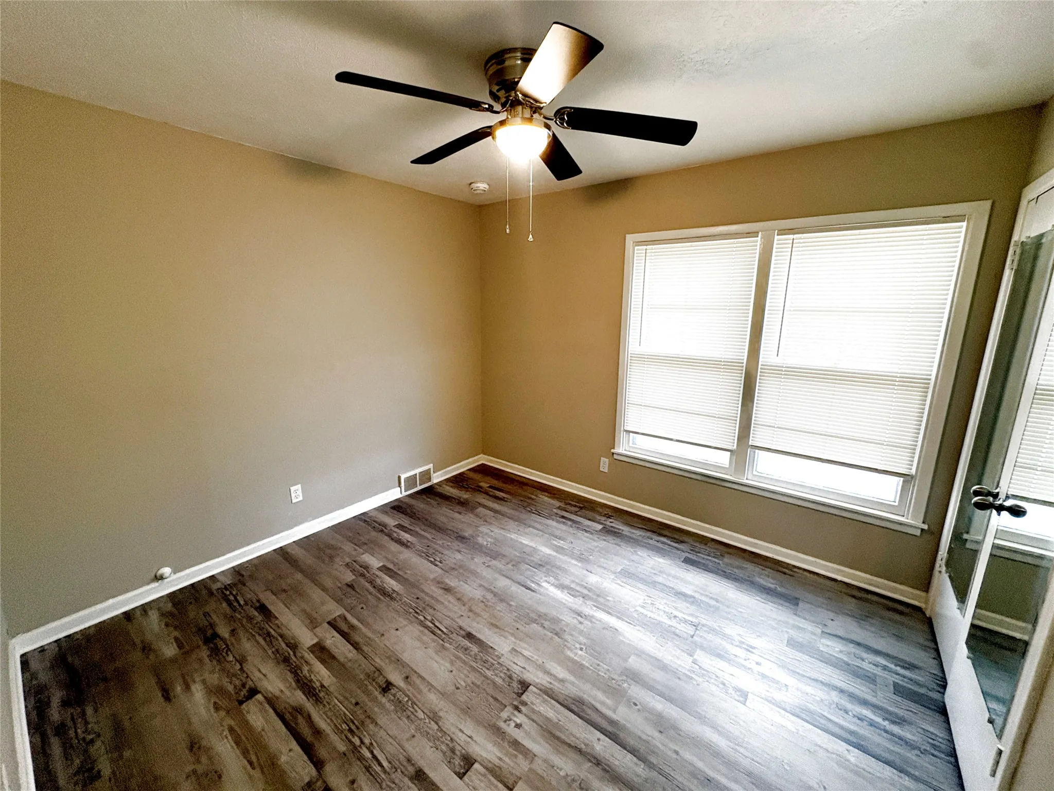Single Family Residence For Rent in Tarrant County , 1824 Provine Street, Fort Worth, Texas 76103, 3 Bedroom, 2 Bathroom, Garage spaces, 1,380 Sqft, built in 1955, mls#21333938, Real Estate Agent in Fort Worth, Homes For Rent in Tarrant county, Homes For Rent in Fort Worth, Realtor in Fort Worth Texas, Real Estate Brokerage Independent Realty Texas, Luminita Cordes Realtor