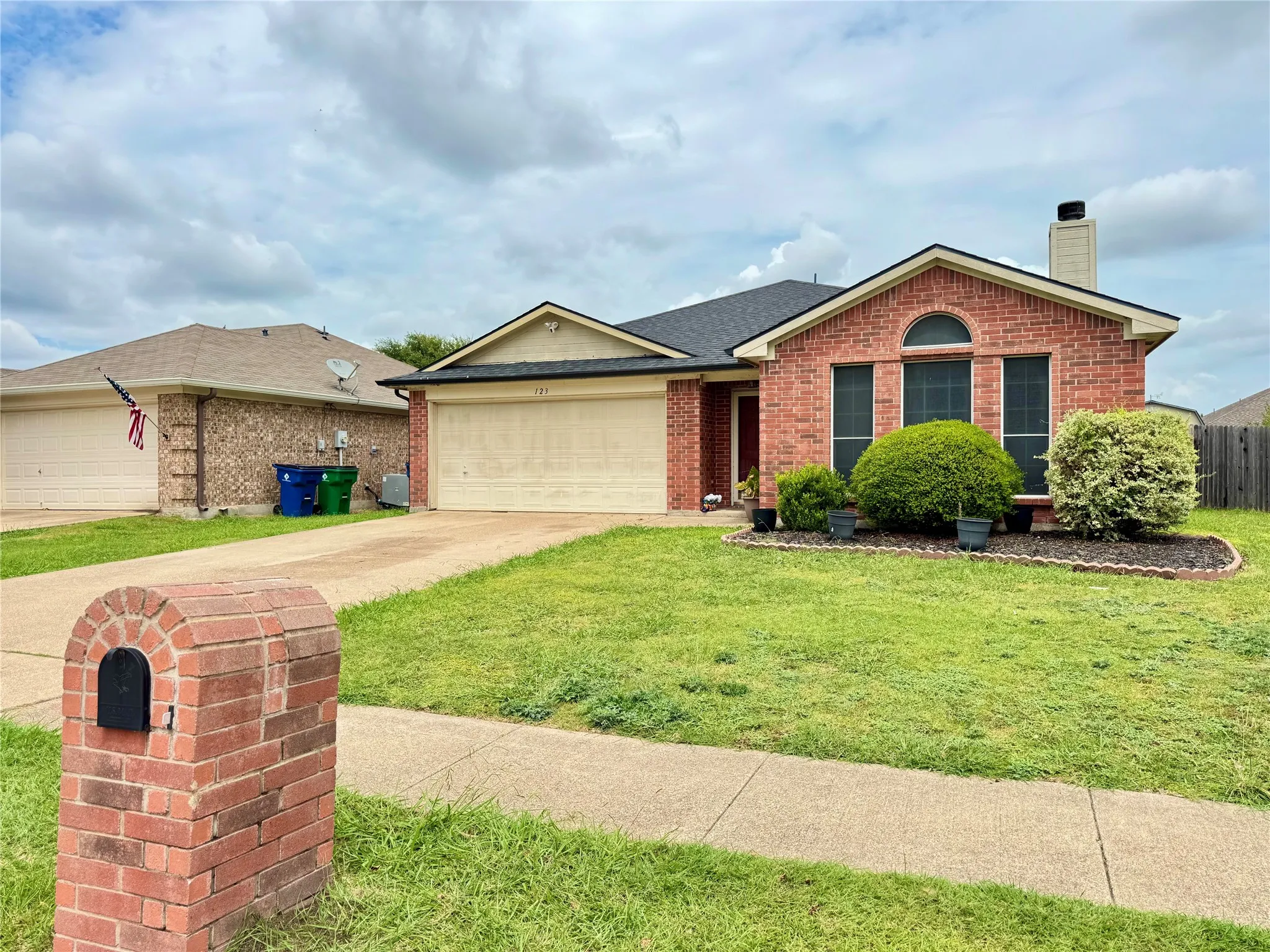 Single Family Residence For Sale in Ellis County , 123 Breanna Way, Waxahachie, Texas 75165, 3 Bedrooms, 2 Bathrooms, 2 Garage spaces, 1,584 Sqft, built in 2003, Price $315,000, mls#21334577, Real Estate Agent in Waxahachie, Homes For Sale in Ellis county, Homes For Sale in Waxahachie, Realtor in Waxahachie Texas, Real Estate Brokerage Independent Realty Texas, Luminita Cordes Realtor
