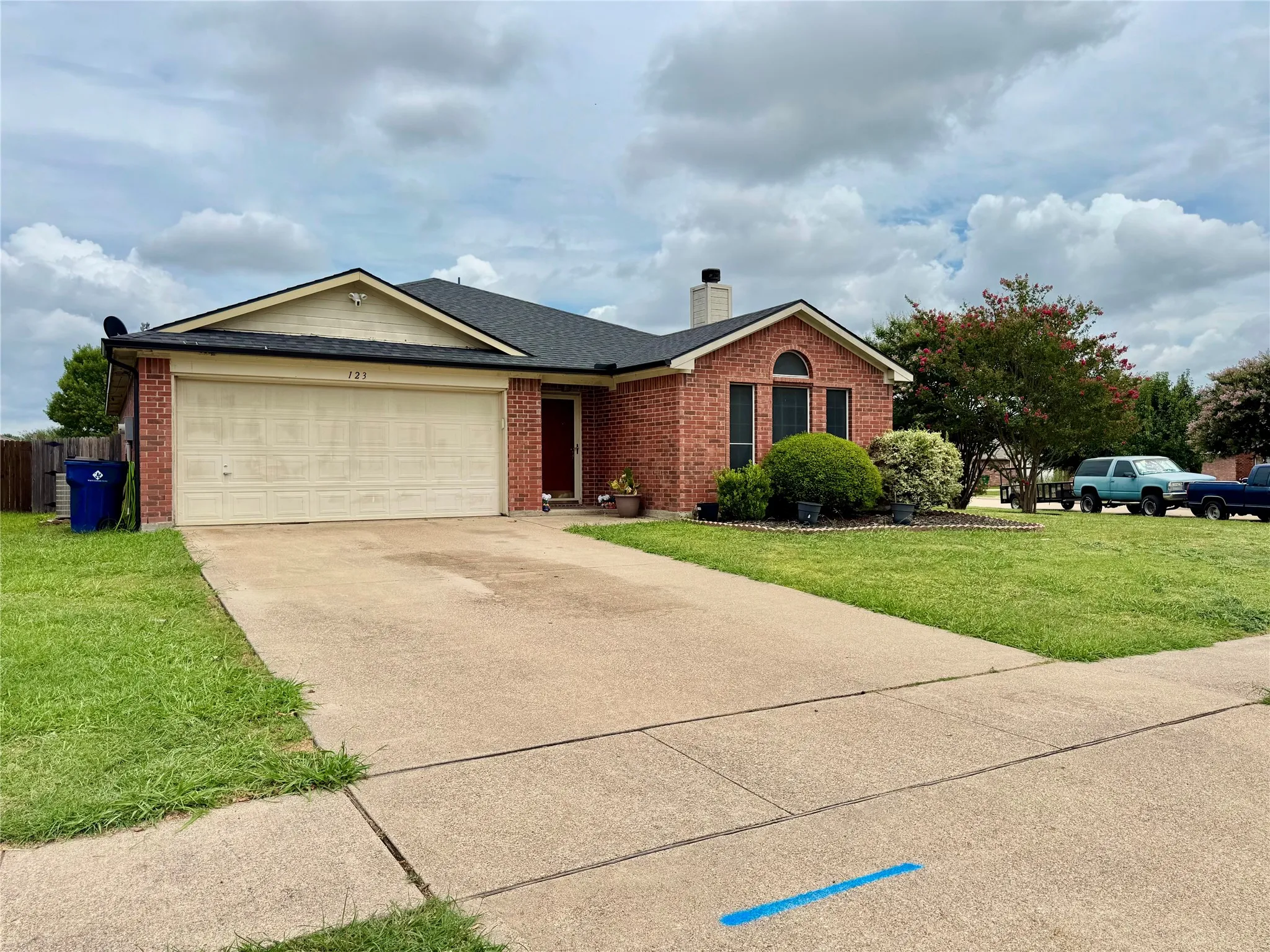 Single Family Residence For Sale in Ellis County , 123 Breanna Way, Waxahachie, Texas 75165, 3 Bedrooms, 2 Bathrooms, 2 Garage spaces, 1,584 Sqft, built in 2003, Price $315,000, mls#21334577, Real Estate Agent in Waxahachie, Homes For Sale in Ellis county, Homes For Sale in Waxahachie, Realtor in Waxahachie Texas, Real Estate Brokerage Independent Realty Texas, Luminita Cordes Realtor