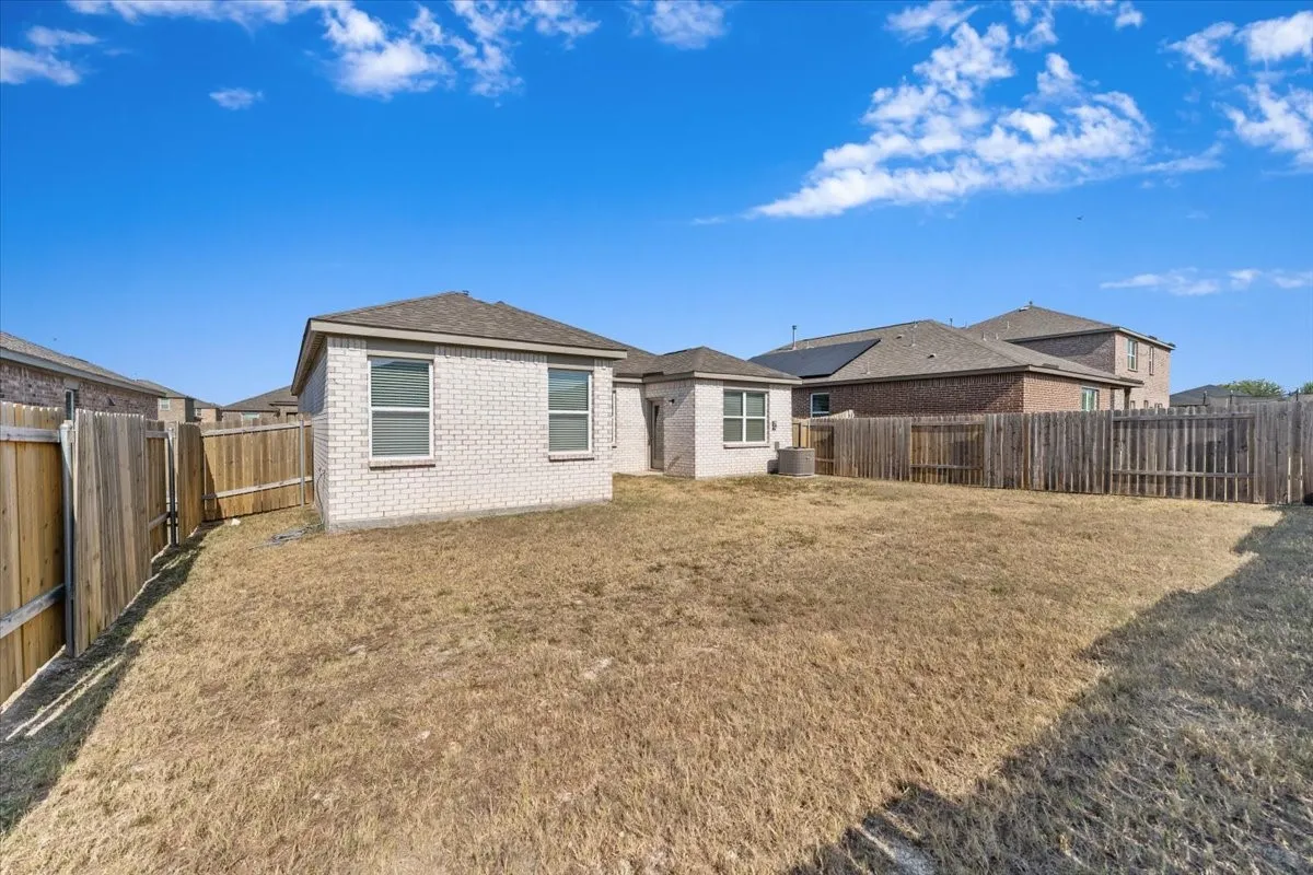 Single Family Residence For Rent in Collin County , 2112 Erlinda Drive, Anna, Texas 75409, 3 Bedroom, 2 Bathroom, 2 Garage spaces, 1,647 Sqft, built in 2022, mls#21333708, Real Estate Agent in Anna, Homes For Rent in Collin county, Homes For Rent in Anna, Realtor in Anna Texas, Real Estate Brokerage Independent Realty Texas, Luminita Cordes Realtor