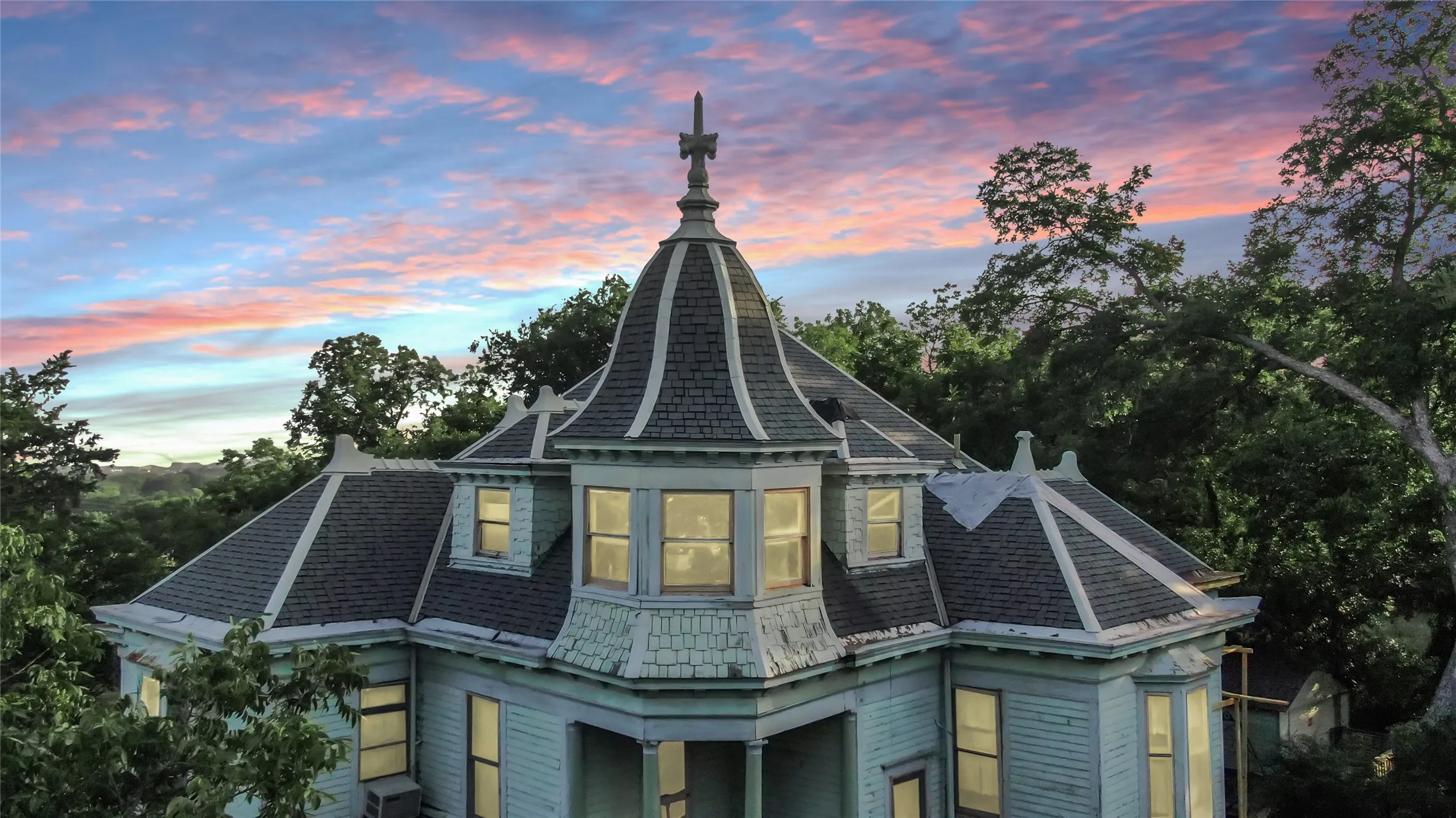 Single Family Residence For Sale in Collin County , 903 Parker Street, Mc Kinney, Texas 75069, 6 Bedroom, 2 Bathroom, Garage spaces, 3,915 Sqft, built in 1902, mls#21322856, Real Estate Agent in Mc Kinney, Homes For Sale in Collin county, Homes For Sale in Mc Kinney, Realtor in Mc Kinney Texas, Real Estate Brokerage Independent Realty Texas, Luminita Cordes Realtor