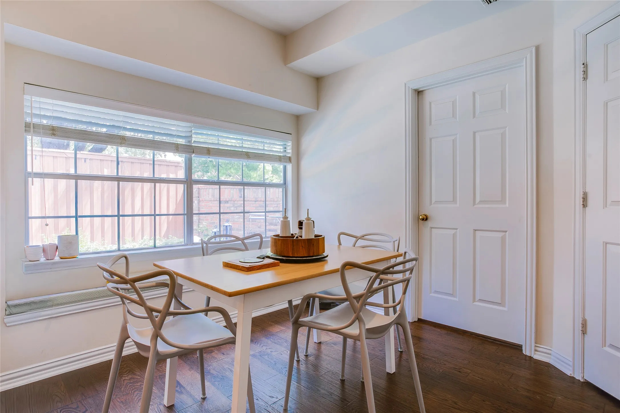 Single Family Residence For Rent in Dallas County , 14628 Dickenson Court, Addison, Texas 75001, 3 Bedroom, 3 Bathroom, 2 Garage spaces, 2,630 Sqft, built in 1995, mls#21334685, Real Estate Agent in Addison, Homes For Rent in Dallas county, Homes For Rent in Addison, Realtor in Addison Texas, Real Estate Brokerage Independent Realty Texas, Luminita Cordes Realtor